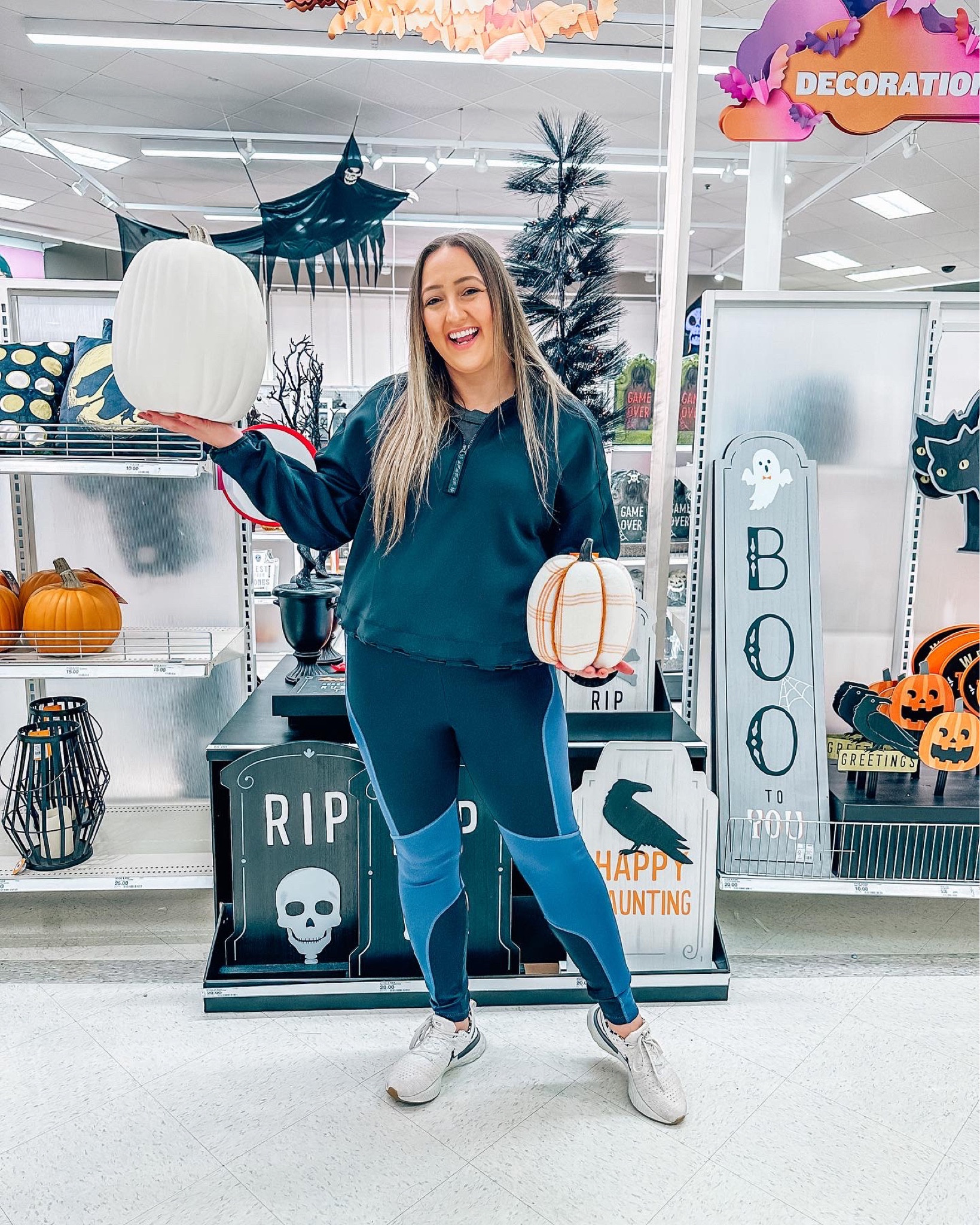 The perfect spooky szn fit— versatile enough to wear to the gym or running errands! TTS wearing large

#LTKmidsize #LTKfitness #LTKSeasonal