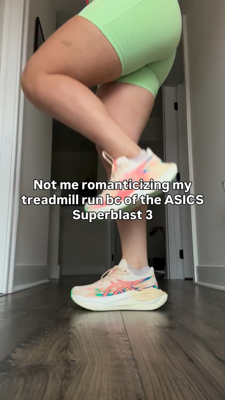 Ok maybe I laced up the ASICS Superblast 3 IMMEDIATELY because I couldn’t WAIT to try them 💅🏻✨First run thoughts: ridiculously cushioned, bouncy, and THAT GIRL energy 🫡🏃‍♀️
Is this one of the best marathon training shoes?? 👀