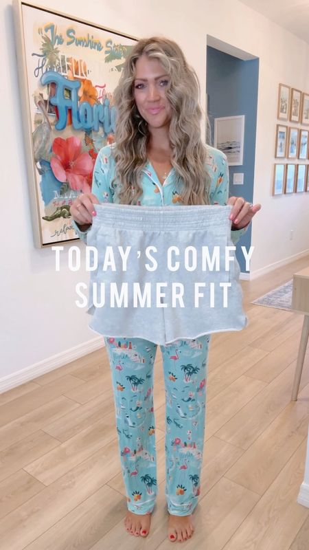 Today’s comfy summer fit! Wearing my true small in both!!! Tee runs really oversized but that’s how I love them. These shorts are a DREAM! Seriously going to be wearing them every day this summer. Perfect as a coverup or loungewear! 