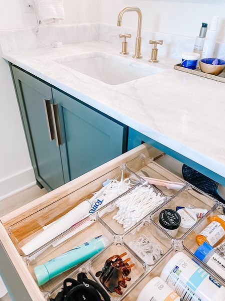 All your daily needs now right at your fingertips 💚
.
.
@thecontainerstore 
.
.
.
#thecontainerstore #drawerorganizers #bathroom #bathroomdrawers #bathroomorganization #masterbath #sanctuary #masterescape #organizedbathroom #easyorganization #tomstoothpaste #lipluxe #dailynecessities #nighttimeroutine #morningroutine #goodmorning #thursday #fridayeve #cumminlocal #lowcountrylocal #igdaily #dailydrop #inspiration #greens #relaxation

#LTKhome #LTKfamily #LTKunder100