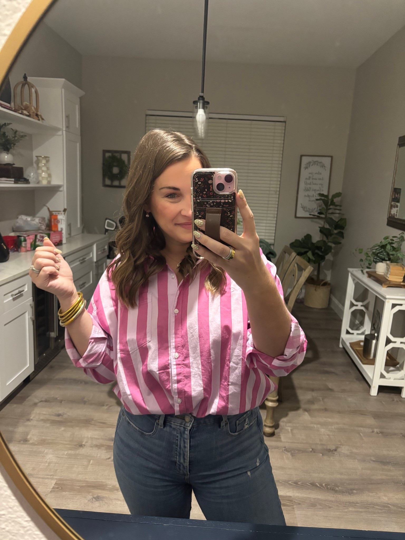 Classic comfy button down outfit for today’s Spring outfit 🩷🫶🏻 love this casual style 

TTS- medium 
Size 29 jeans 

#LTKootd #LTKMidsize #LTKgrwm