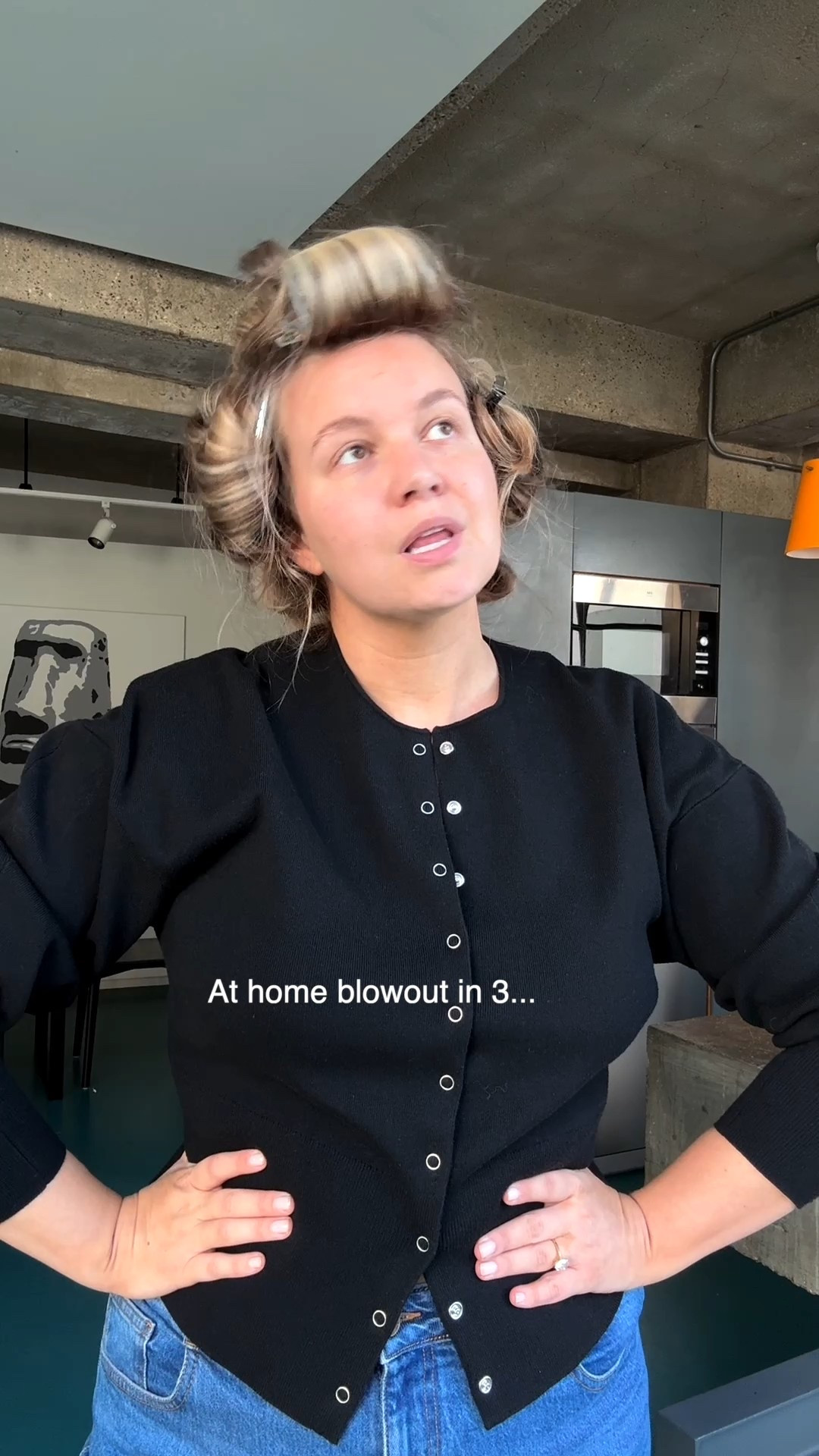 At home blowout routine. All products are from Amazon (some have deals on) 🌟 

Shark flexstyle 
