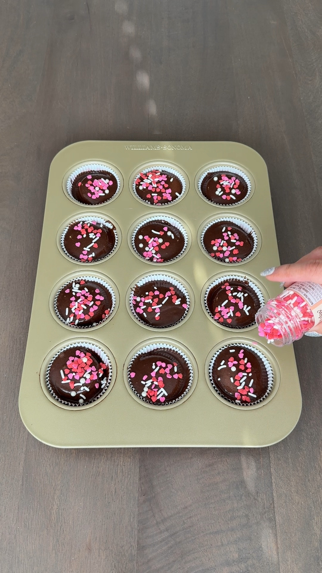 3-layer brownie bites💕This is one of the best desserts ever! Perfect to bring to a galentines party or even make them for date night at home. Everyone will be asking you to make these again! Save & share with someone you want to make these with & follow along my page for more ideas♥️🩷
•
WHAT YOU NEED:
• pillsbury valentine sugar cookies
• oreos
• brownie batter
• valentine sprinkles 
• muffin tin & liners
•
DIRECTIONS:
1. Place liners in muffin tin. Put one sugar cookie in each tin for the bottom layer. 
2. Next add an oreo on top of each sugar cookie. 
3. Mix brownie batter according to directions and pour on the very top of each one. 
4. Add sprinkles on top & bake in the oven at 350 for 15-20 minutes. Enjoy!
•
•
#valentineideas #dessertidea #easydessert #cookierecipe #partyideas #valentinestreats #cozykitchen #brownies #partyfood #valentinesbaking

#LTKWatchNow #LTKHome #LTKSeasonal