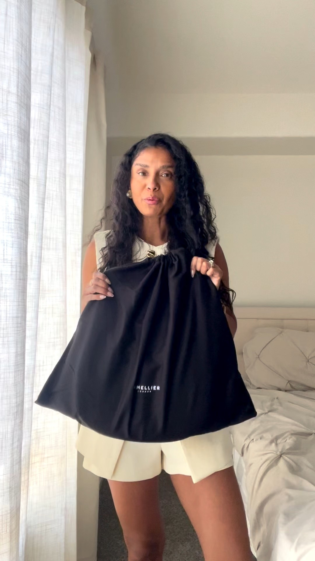 My new spring bag the Siena hobo bag that is absolutely gorgeous. I love the lock detail. It’s such an elegant bag.