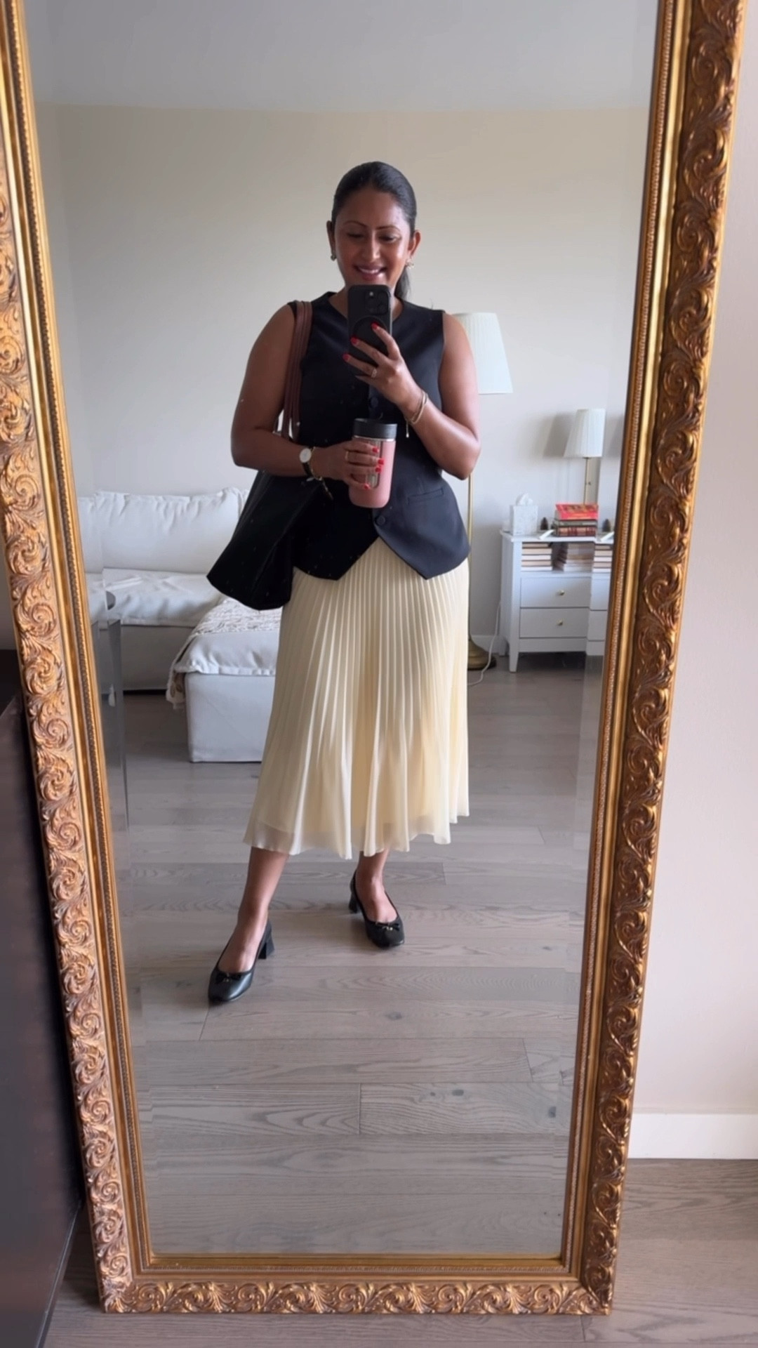 Workwear for an office day in a classic look with black waistcoat from Abercrombie and butter yellow pleated skirt Aritzia 💛🖤

#LTKStyleTip #LTKWorkwear #LTKOver40