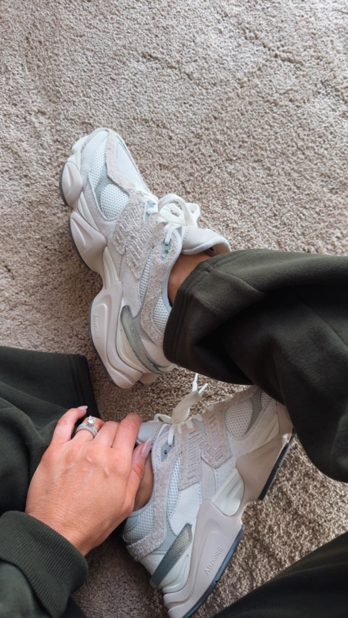 The ultimate “dad” shoe that I can’t get enough of! Comfort 1000/10 Style 10000/10 Cool Factor 1000000/10 
#shoecrush #newbalance 