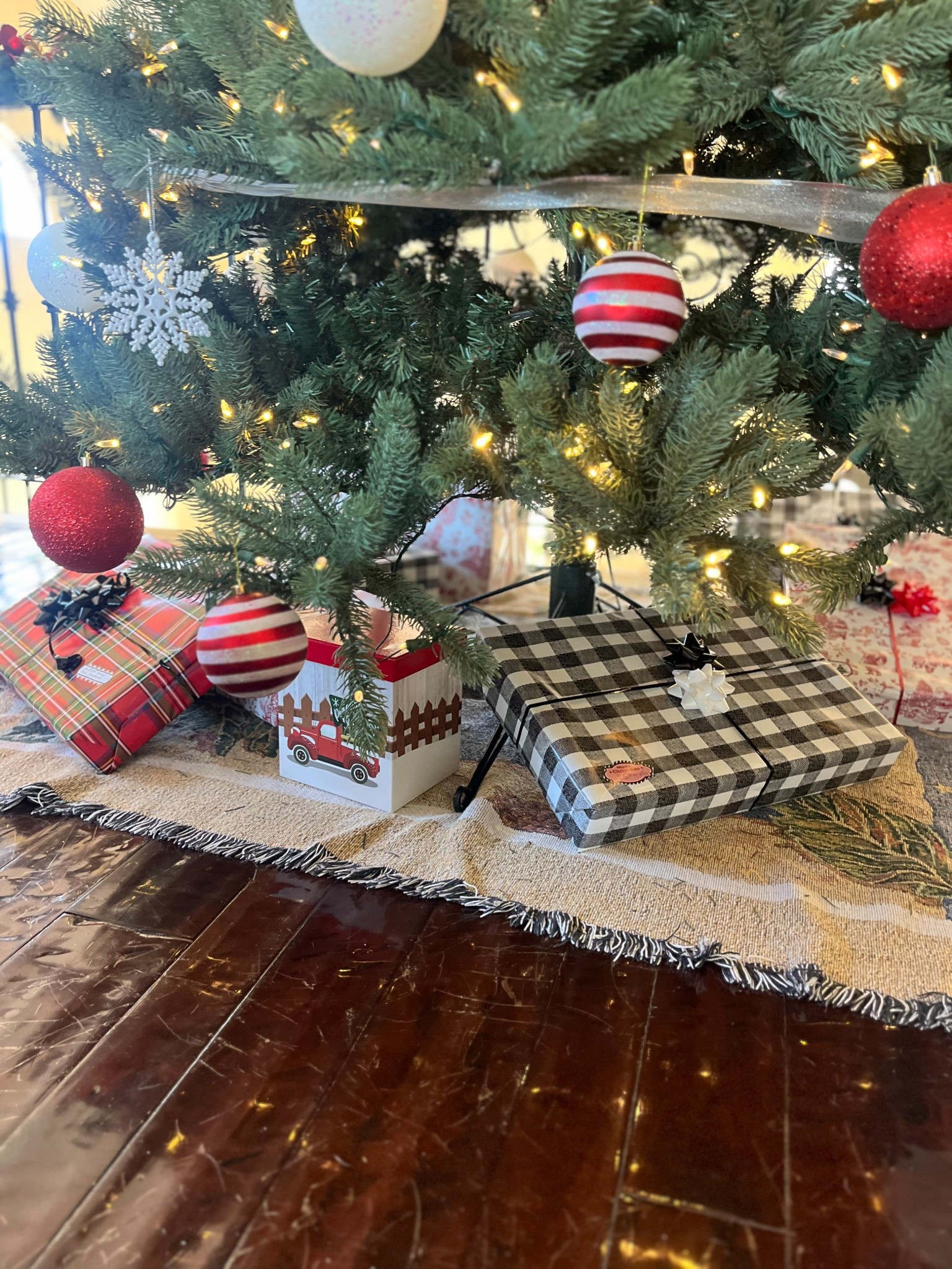 The Christmas wrap is out!

#LTKSeasonal #LTKHoliday