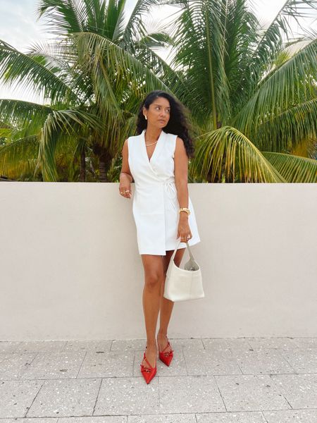 I love a good white dress. This dress is so elegant. 
Size: small 
Shoes: 6 1/2