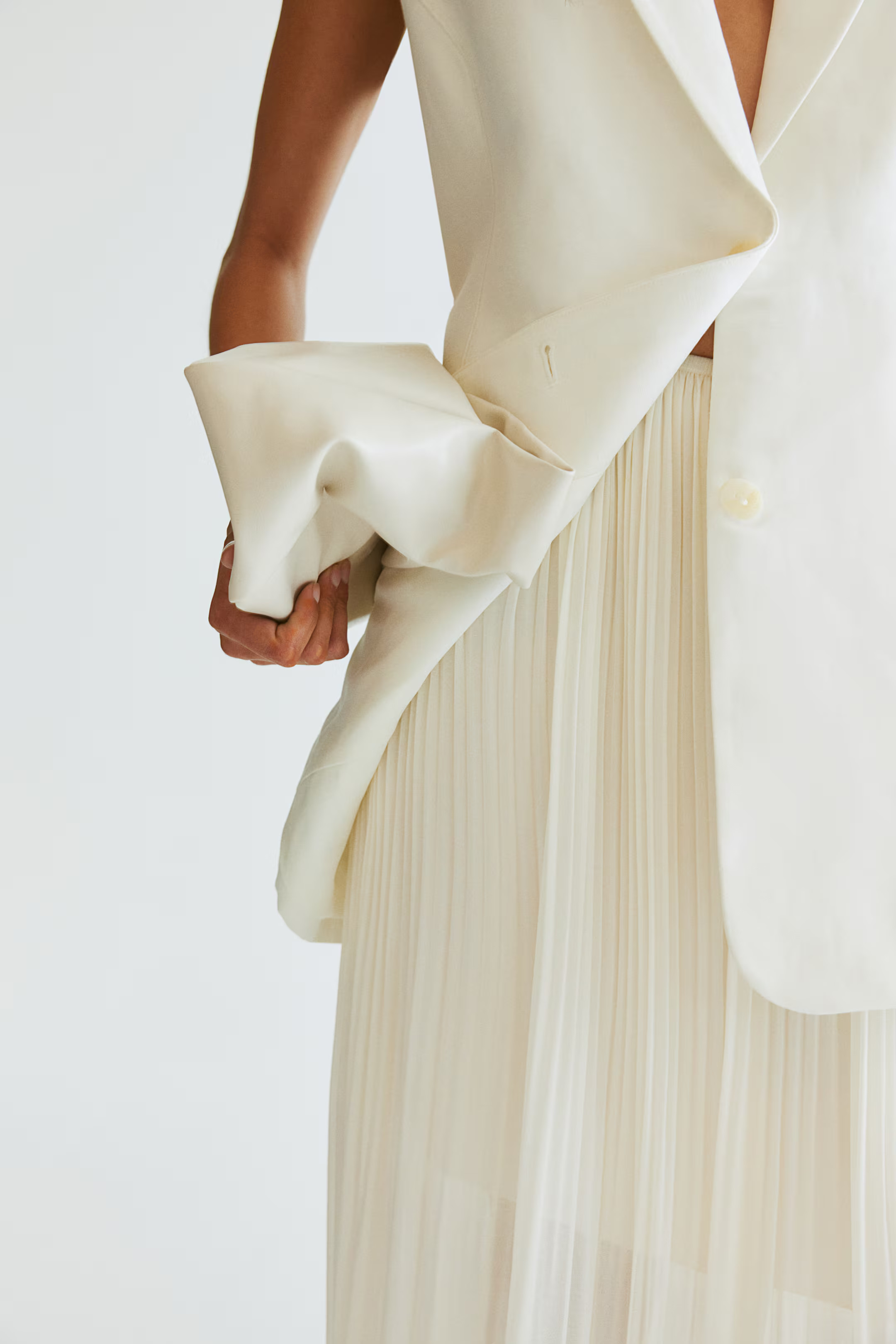 Pleated chiffon skirt - Regular waist - Long - Cream - Ladies | H&M GB | H&M (UK, MY, IN, SG, PH, TW, HK)