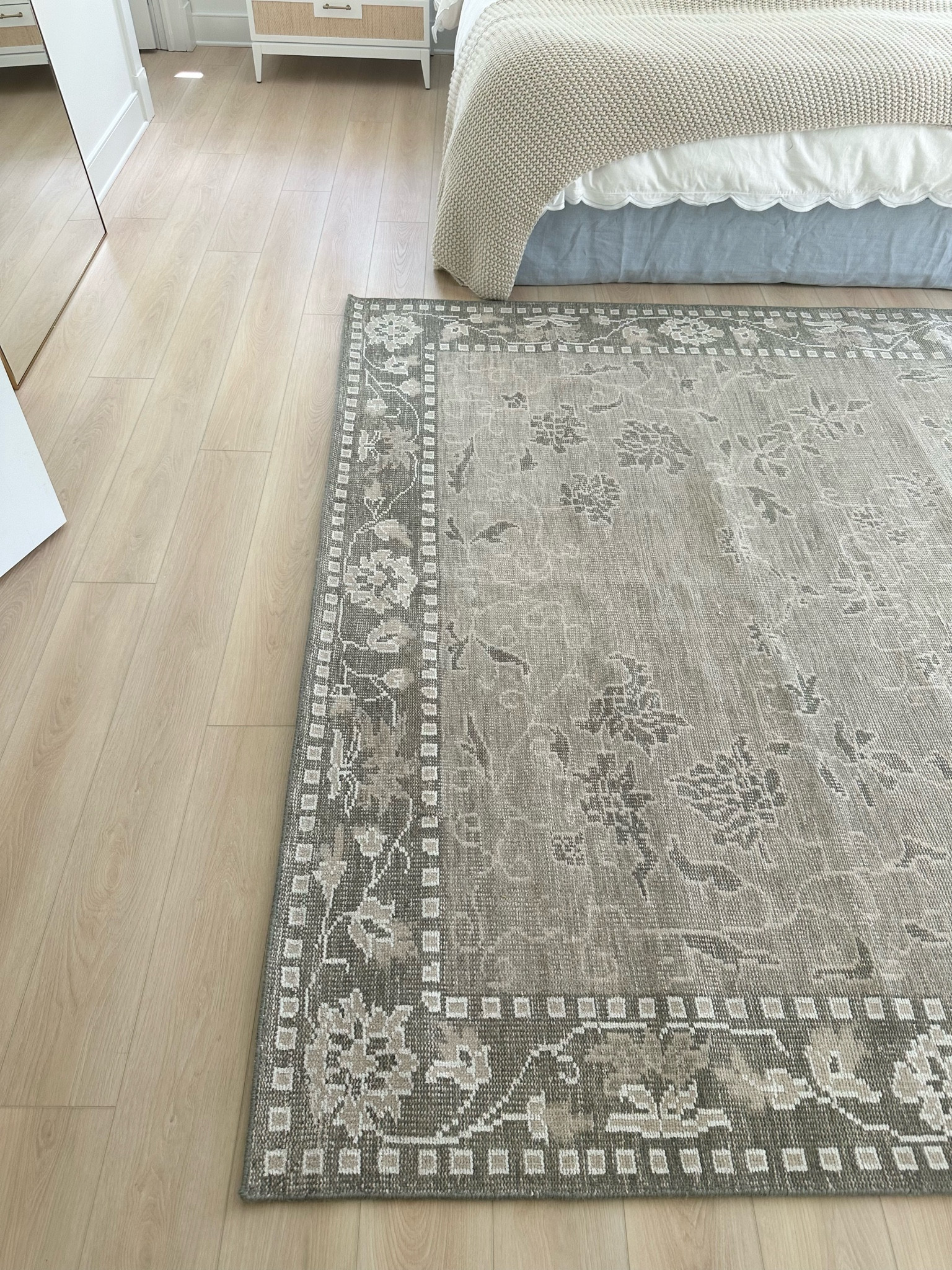 So obsessed with our new bedroom rug 😍 it’s neutral and vintage style! 



#LTKhome #LTKSeasonal #LTKstyletip