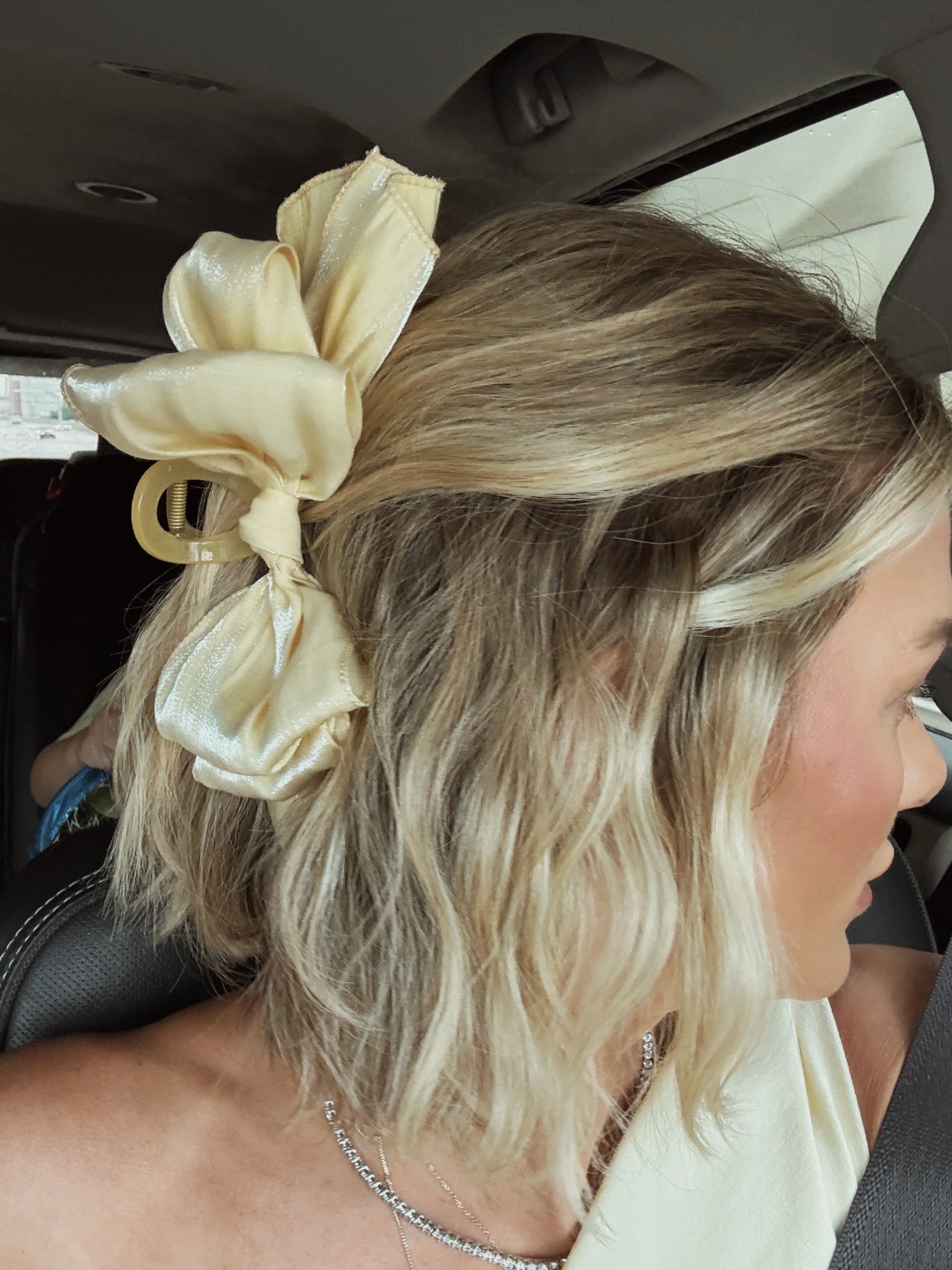 this butter yellow claw hair clip is soo good!! 

hair, hairstyle, hair clip, bows

#LTKBeauty #LTKStyleTip