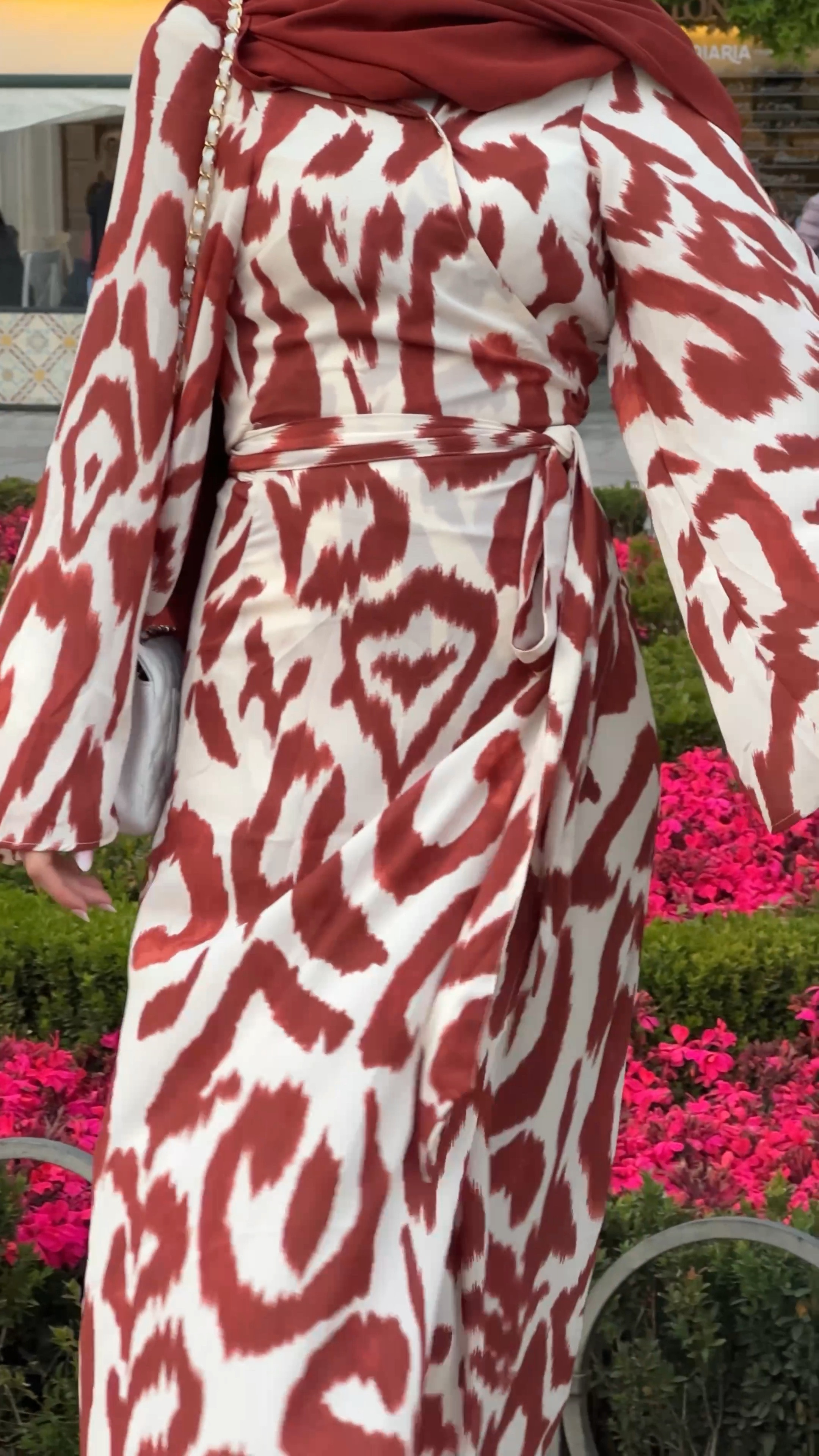 I fell in love with the sleeves of this H&M summer dress. Ideal for short girls, but you can also style it as a midi dress 🤍

#LTKeurope