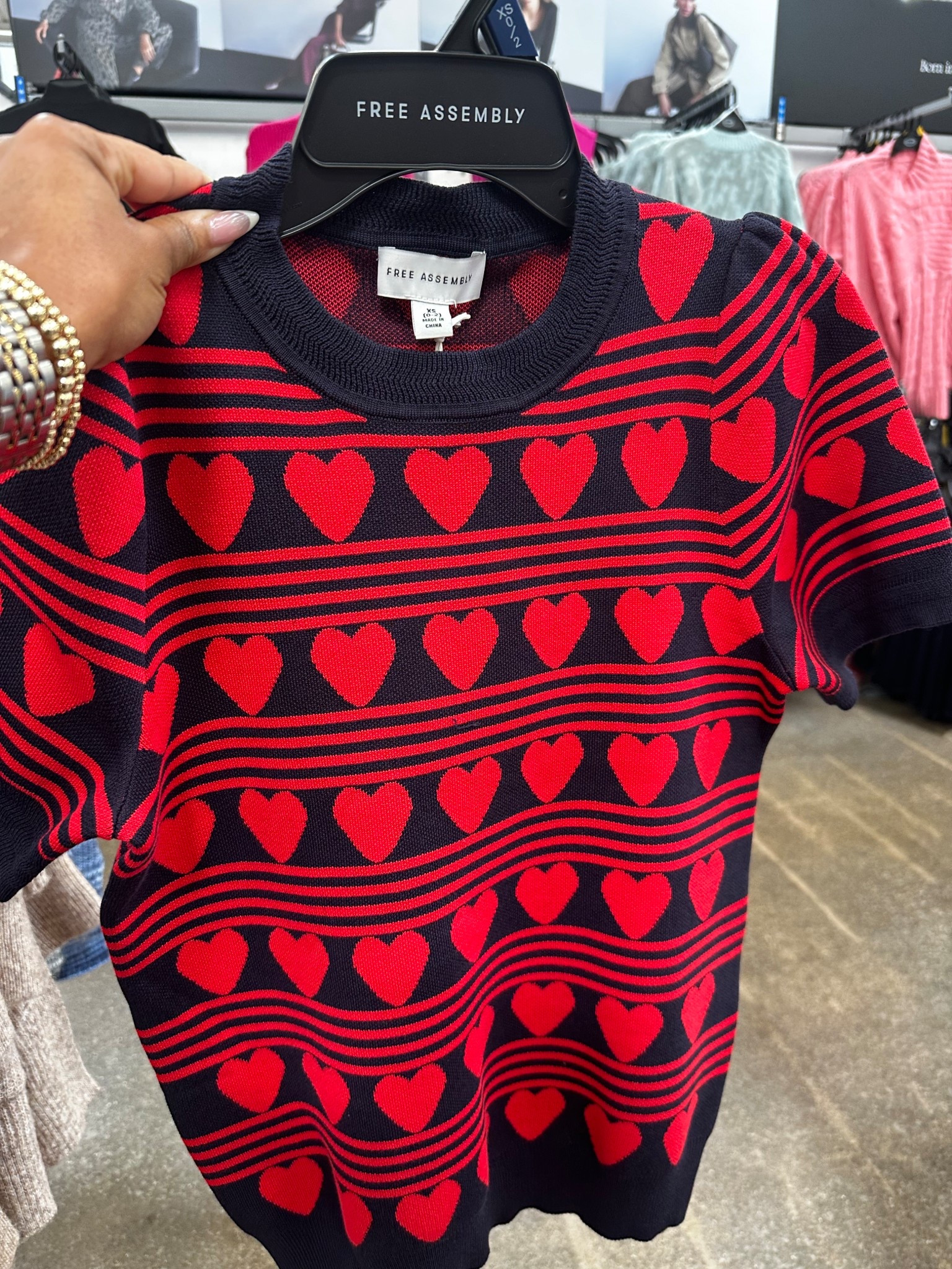 How cute is this heart top!!❤️✨

#workwear
#walmartfind
