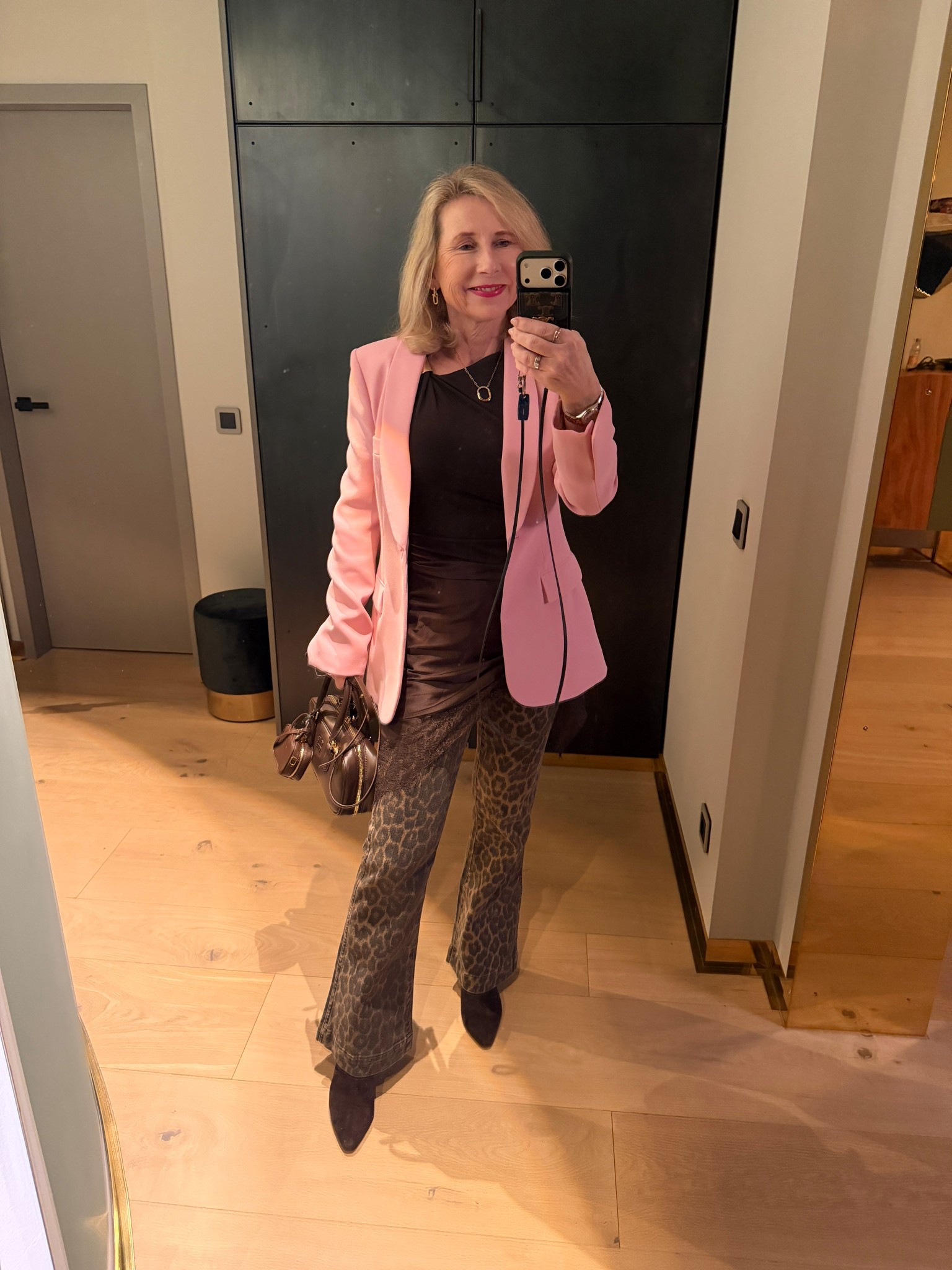 Lässiger Look mit angesagtem Pareotuch mit Spitze. 🤎 Frische Frühlingsfarbe dazu 🌸

#LTKdeutschland #LTKü50 #LTKFashionMonth