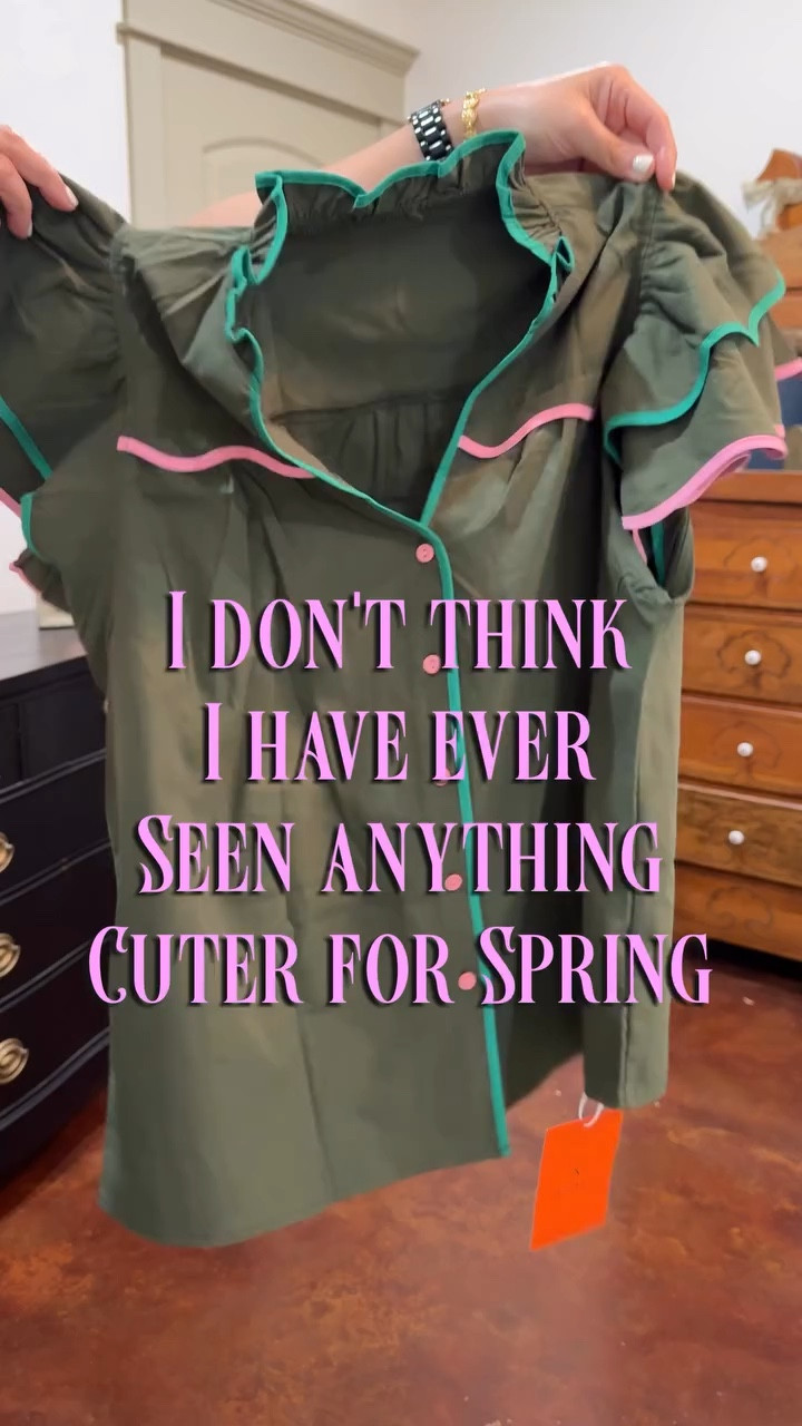 The cutest top perfect for st Patrick's day!!! My friend @bobbiwiththeeye shared this top from @amazonfashion in another color and I grabbed it immediately. Sooo many pretty color combos.  For under $20 you have GOT to get this one. 

Comment "top" for the link. 

#amazonfashionfinds #springtop #youneedthis #affordablefashion #midsizefashion

#LTKootd #LTKSeasonal #LTKMidsize