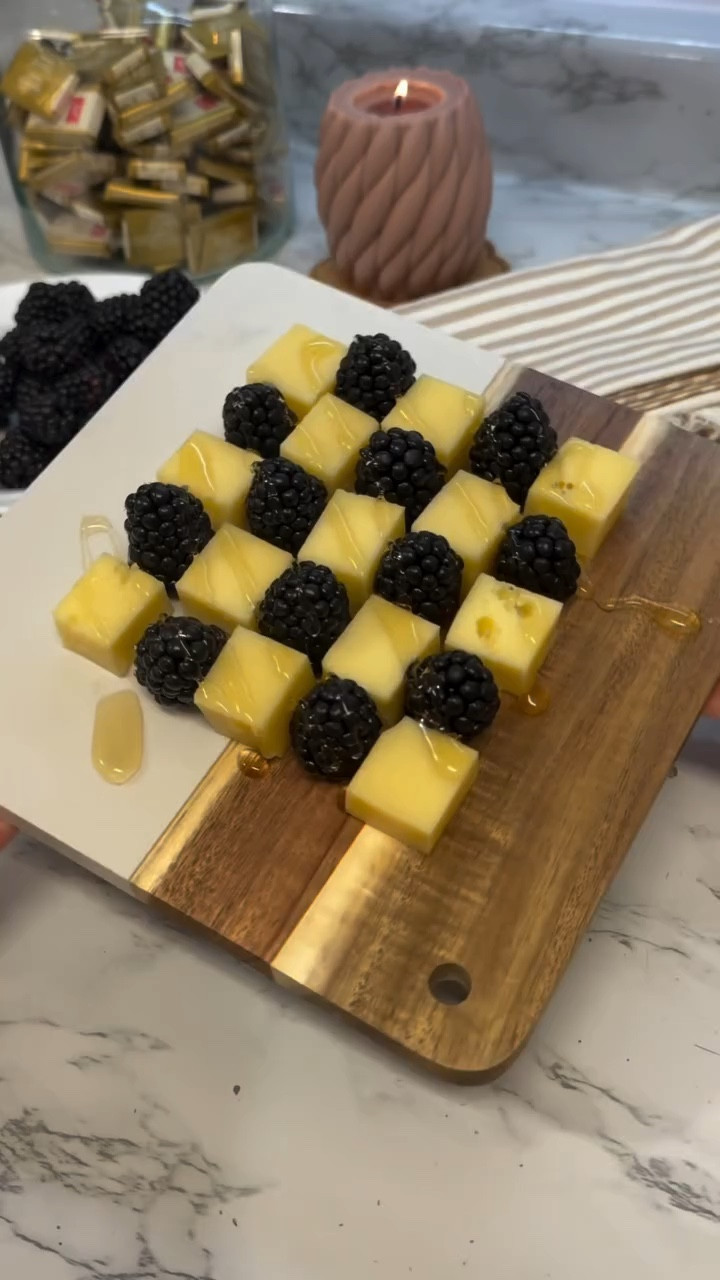 Sweet, simple, and pretty ✨ 
My favorite easy snack idea when I want something that looks fancy but takes minutes to make 🧀🫐🍯 

#easyrecipes #snackideas #foodinspo #cozykitchen #charcuterieideas