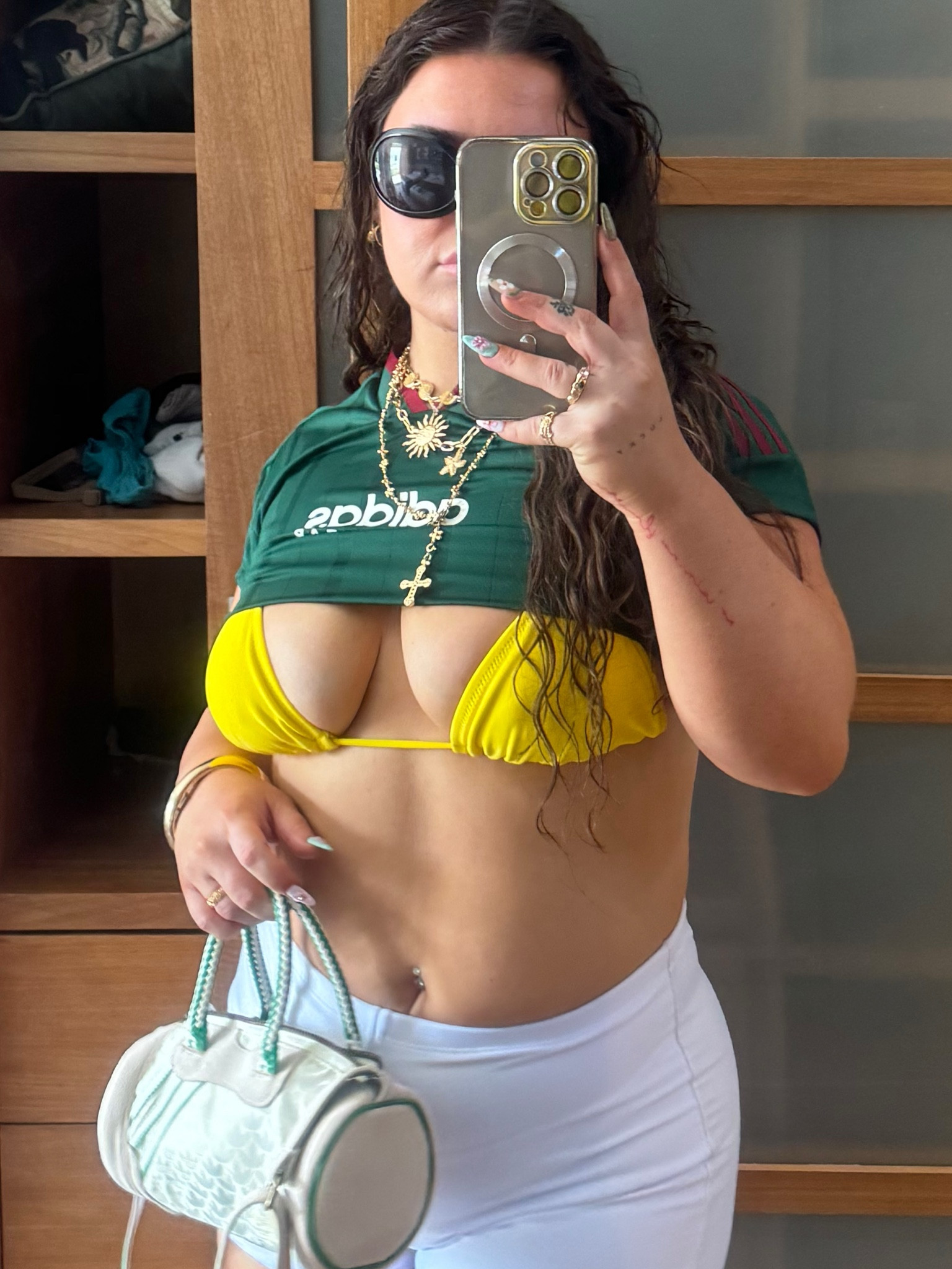 Adidas cropped jersey - wearing a size L