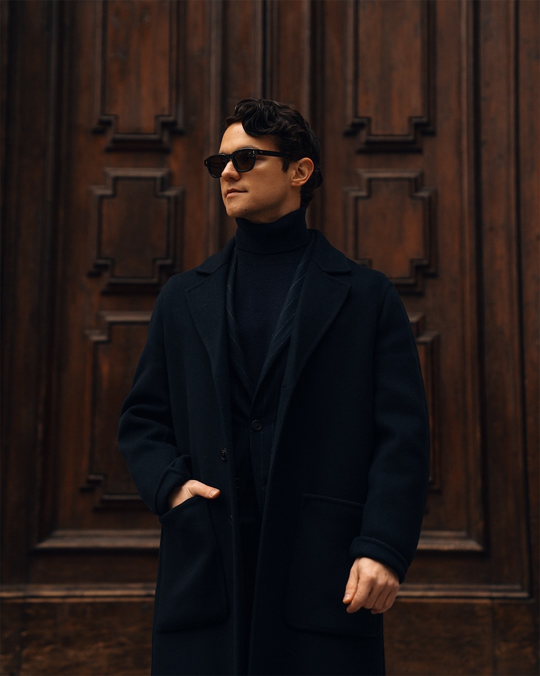 Monochrome winter style for a chilly day in Florence 🇮🇹. Full outfit details, below. Have a great day everyone!

🇪🇸 Un atuendo monocromático para un día frío en Florencia 🇮🇹. Detalles de las prendas, abajo. ¡Espero que tengáis un día genial! 
-
Coat/abrigo: @toddsnyderny 
Turtleneck/jersey: @toddsnyderny 
Suit/traje: @propercloth - Use code “AG10” for your first order
Shoes/zapatos: @fratellirossetti 
-
#mensfashion #fashion #winterstyle #winterfashion

#LTKMens #LTKTravel #LTKootd