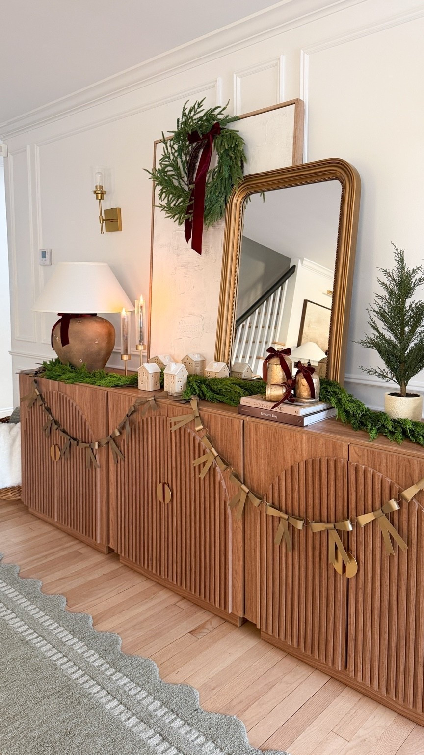 I’m still swooning over how gorgeous this console table paired with this statement piece brass mirror gave the perfect classic, elevated holiday look  that it’s timeless & perfect for beyond the season. ✨🤎🌲

#ad #Wayfair #WayfairPartner #ConsoleTable #EntrywayStyle