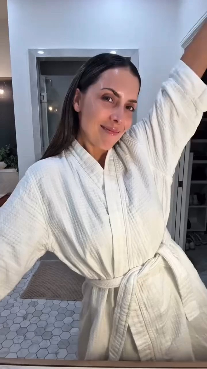 Rutina skincare de noche 🌚🌙

Double cleanse
#skincare #nightroutine #over40 
#rutinadenoche #skincareroutine #skintips #fyp #latina #latinacontentcreator #rgv #rgv956

#LTKOver40 #LTKBeauty