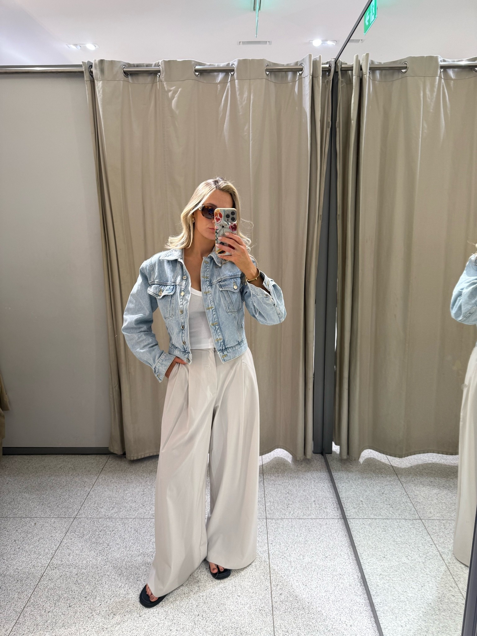 A simple everyday outfit I’ll be wearing on repeat. All my favourite basics. I have worn this denim jacket so much! Love these trousers too! I wear a medium in the jacket and a small
In the trousers x

#LTKuk #LTKspring