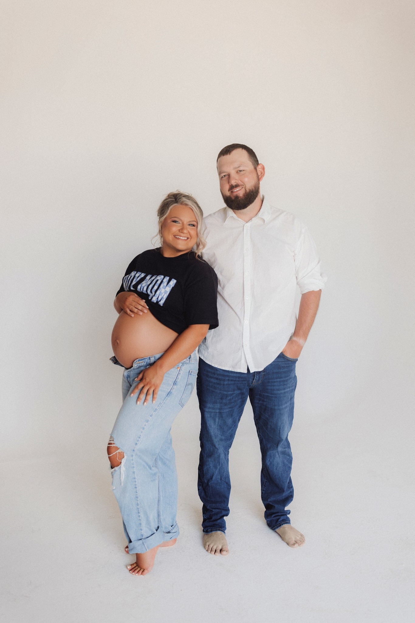 Boy mom casual maternity shoot look 