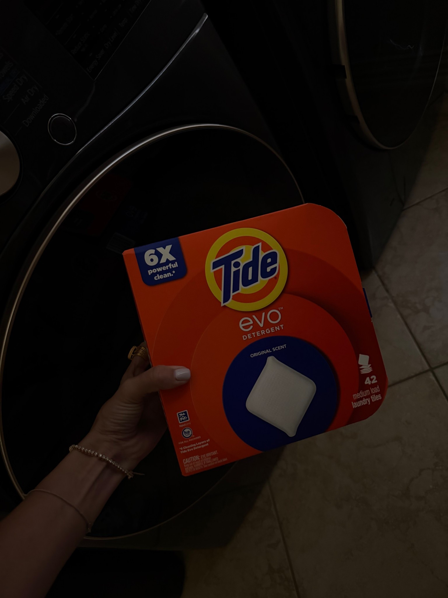 #ad Laundry hack for all the busy gals!! The #TideEvo tiles from @Target  are actual game changers! Just load + toss and voila - bright, fresh and unbelievably clean clothes!! Major help for me with a husband who loves tinkering and getting all of his clothes dirtyyy!!! 

#ad #targetpartner #tidepartner #tide @tidelaundry #tide #tideevo


#LTKHome #LTKmorningroutine
