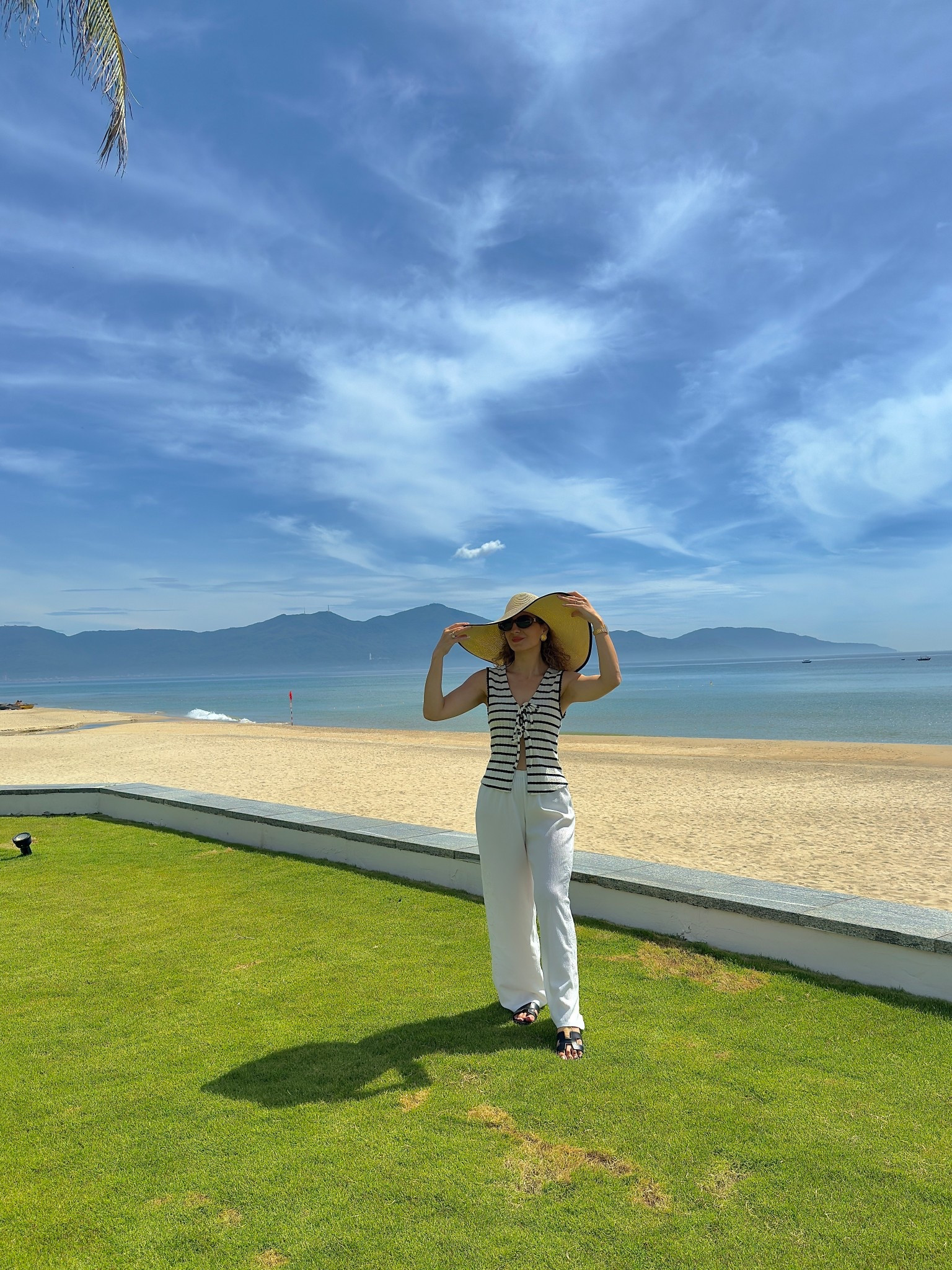 A simple summer outfit I styled for a slow beach morning 🤍 that oversized hat that looked so perfect… until it kept sliding down and covering half my face 😌

(You’ll see what I mean in the last clip. And yes, I took the photos myself as always)

#effortlessstyle #summerelegance #selfshot #graciahabre #casualchicstyle #elegantwomen #beachoutfits #summervibes☀️

#LTKSeasonal #LTKStyleTip #LTKPetite