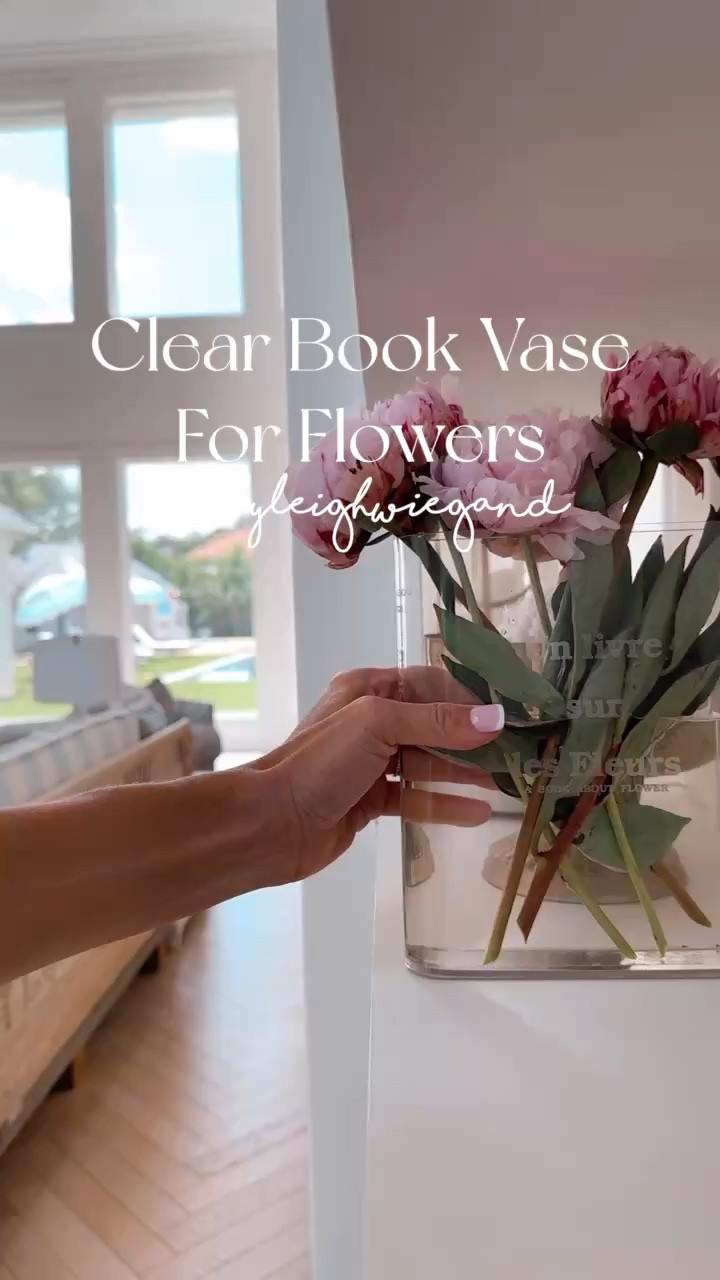 Case Book End 🌷 this vase is such a gorgeous detail for elevating your home! This would also make a great Valentine’s decoration/ gift! #homedecor #luxehome

#LTKHome