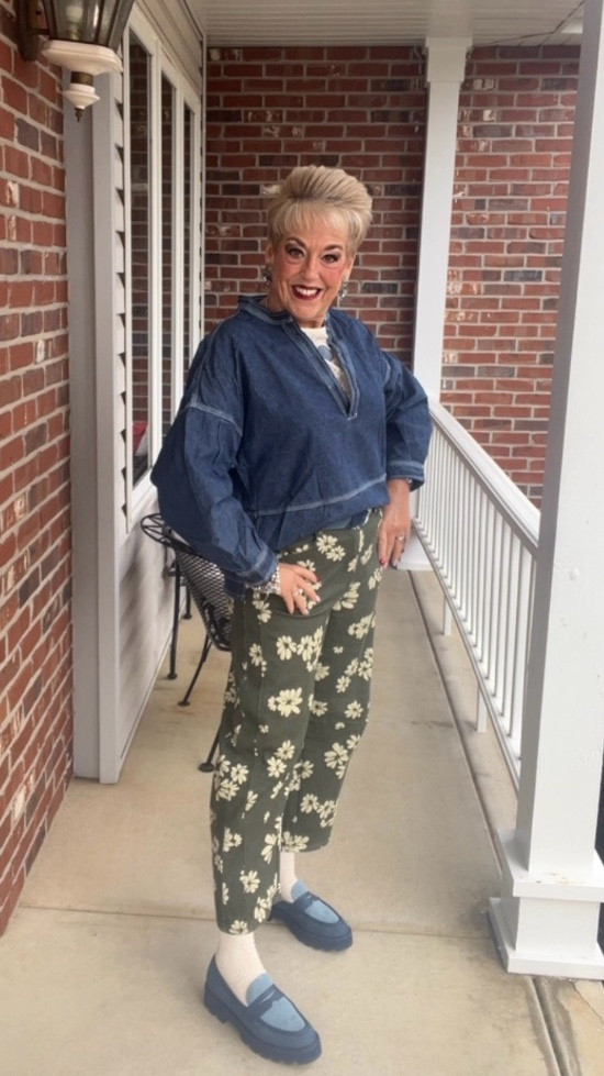 Demin Pullover Shirt
Flower Barrel Jeans
Denim Loafers
Ruffled Socks