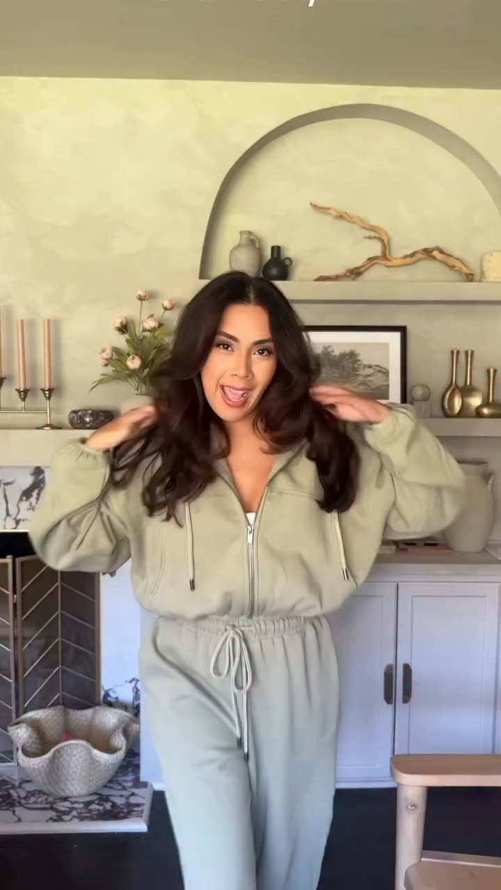 Obsessed with this look, I just grabbed it for 30% in the other color. #over40fashion