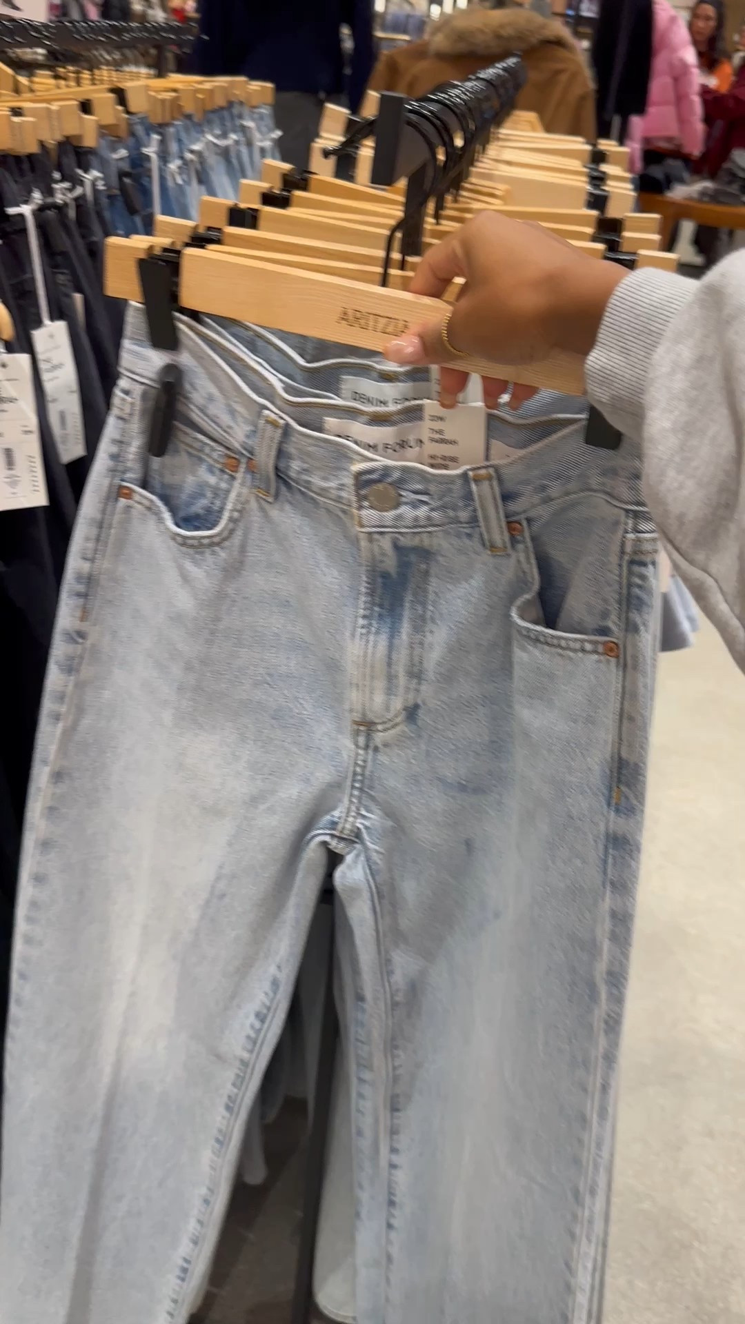 my next denim purchase because yes. any jeans that are hi-rise AND short in length? sign me up! they come in curvy fit too if needed.

#LTKPetite