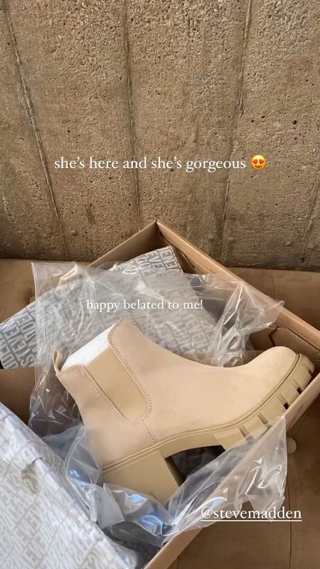 Neutral Fall howler booties from Steve Madden 😍 been eyeing these for a couple years now


Tan boots, greige boots, fall boots

#LTKSale #LTKunder100 #LTKshoecrush