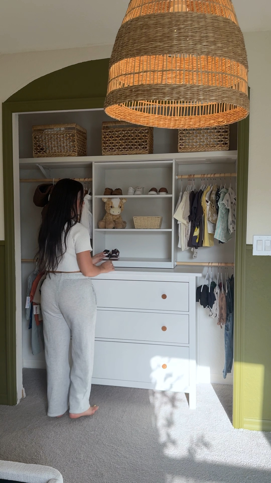 Toddler closet, but make it functional and pretty 🤍 en español 