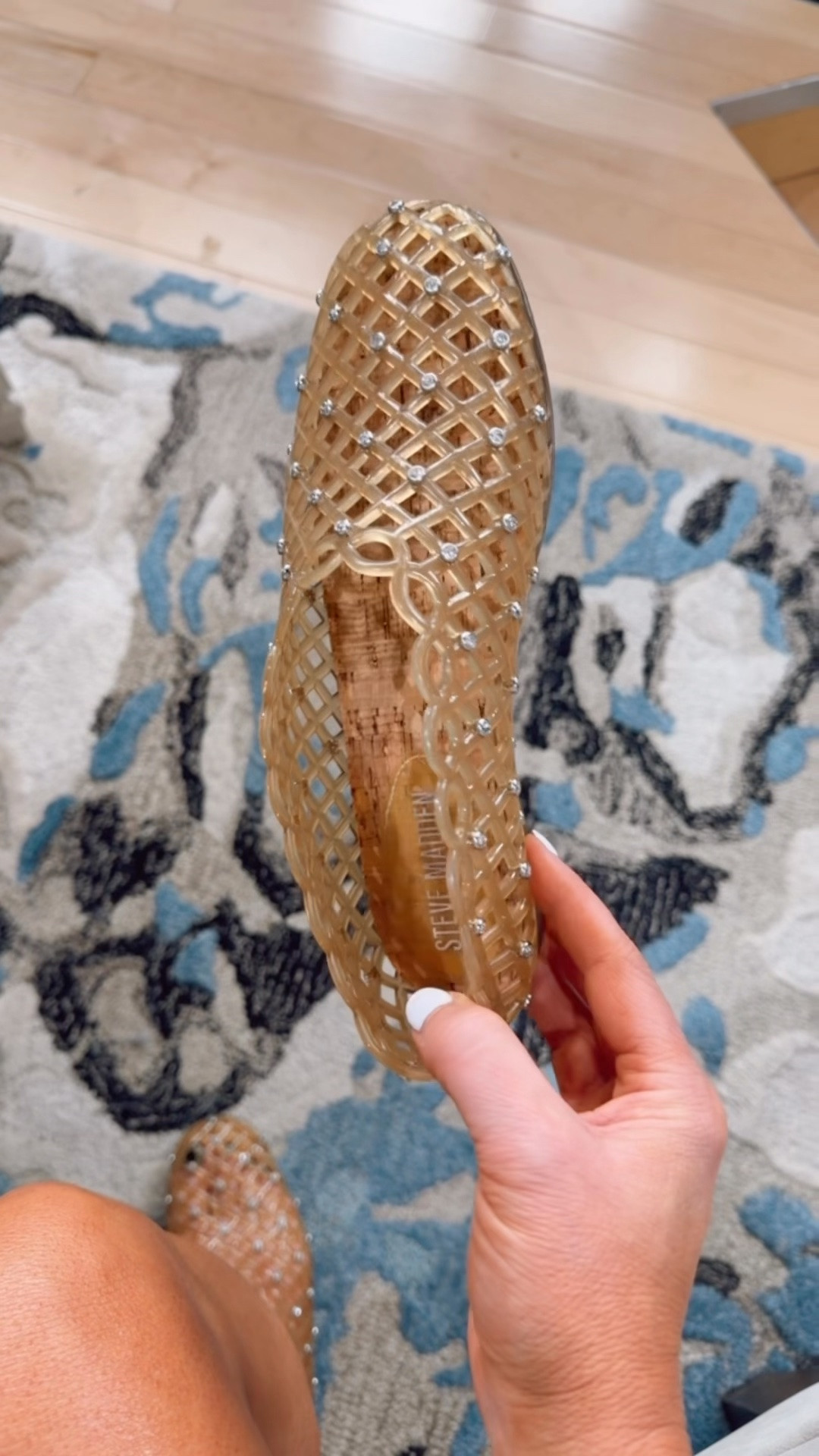 Love these Steve Madden jelly shoes

#LTKSaleAlert