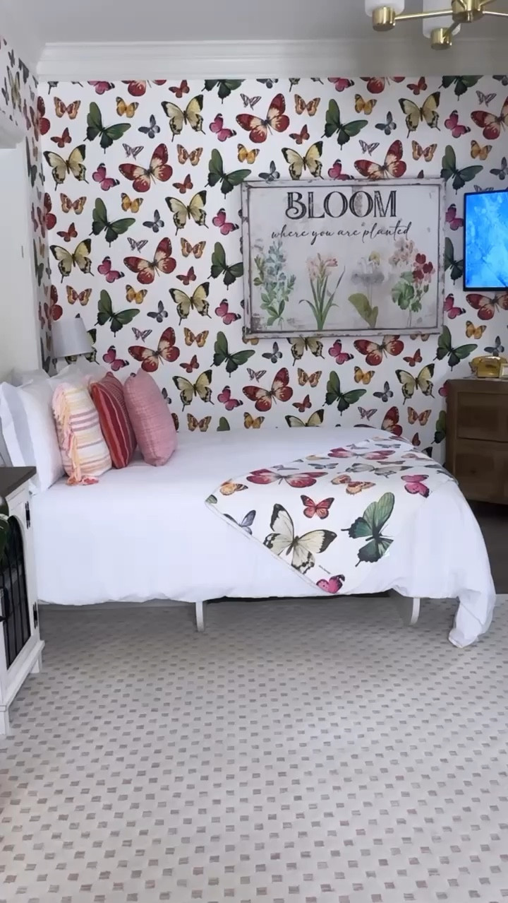 This cute spring dress is only $25!! 

#LTKover40 #LTKfindsunder50 #LTKstyletip