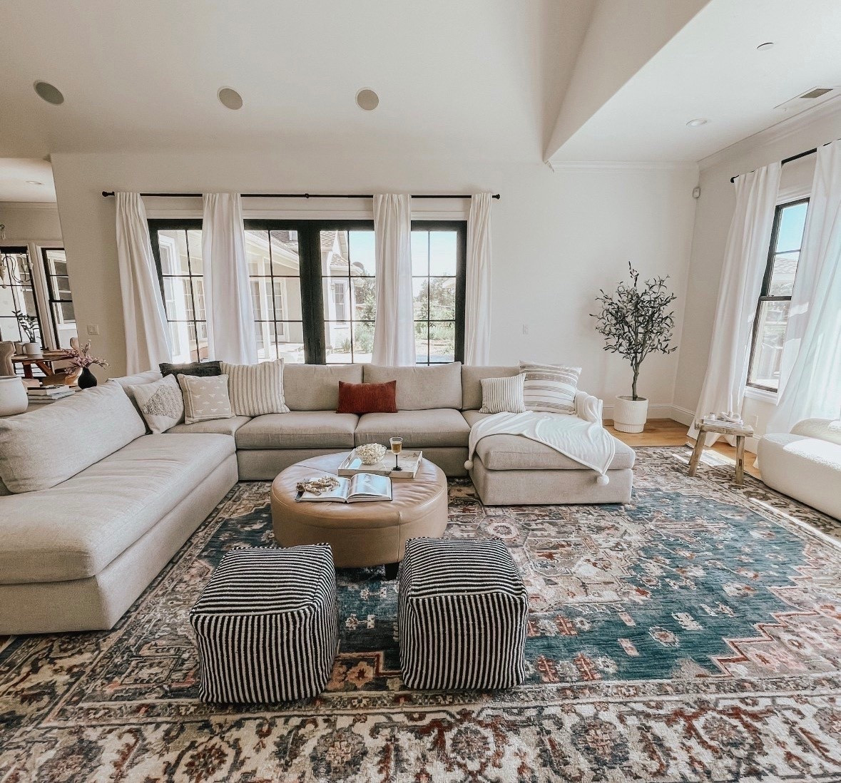 Living room inspo

#LTKHome #LTKU #LTKdayinmylife