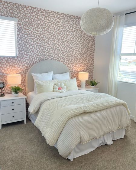 I just love the daisy wallpaper on this model home for a little girls room. It would even be a cute teen room. It’s peel and stick too so it should be an easy DIY to put up and remove! 

#LTKkids #LTKfamily #LTKhome