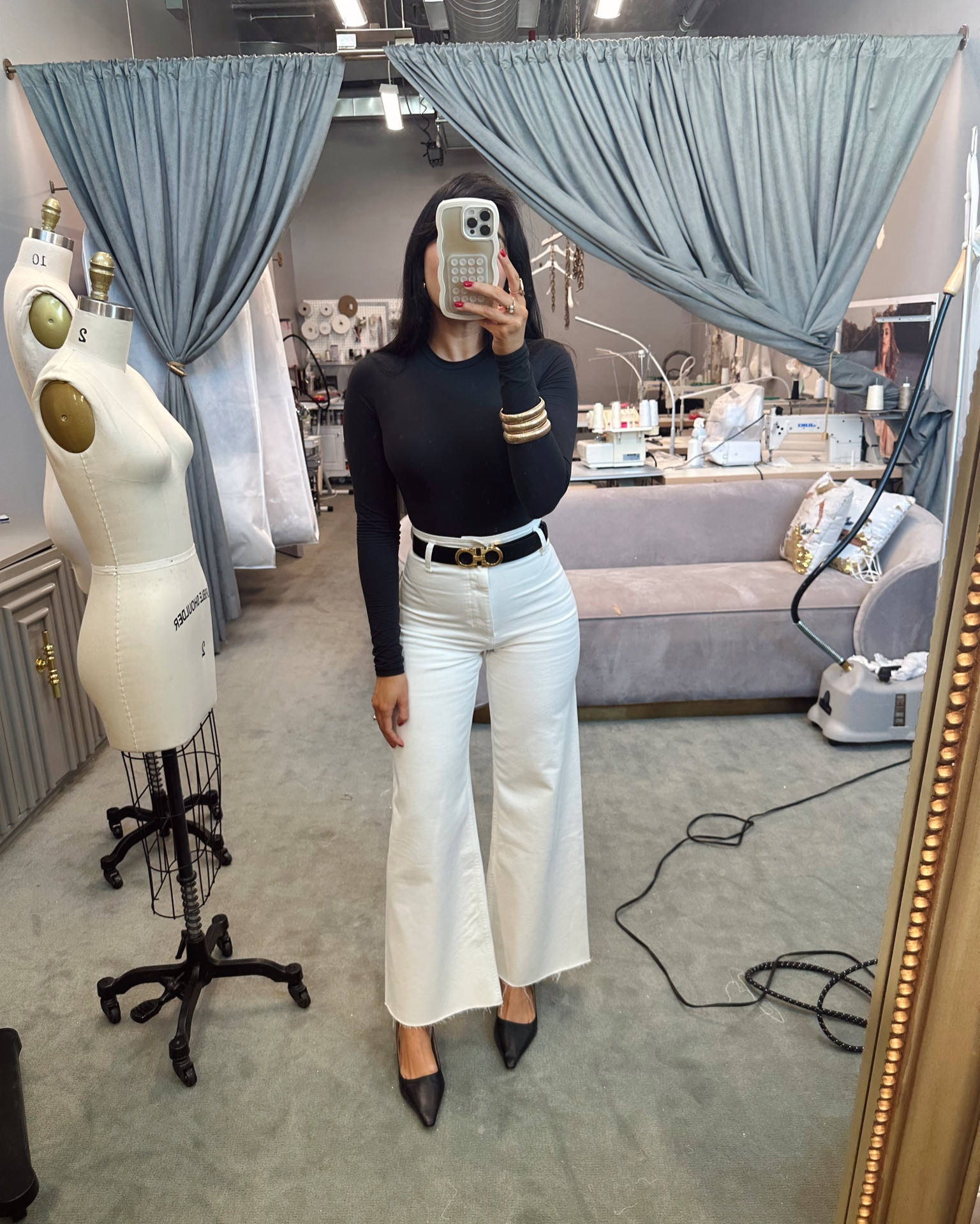 Amando este look casual pero chic para trabajar🖤 #officeootd #skims #skimsbodysuit #blackpointedheels #samedelman #ferragamo #revolvehaul 

#LTKstyletip #LTKfindsunder100 #LTKworkwear