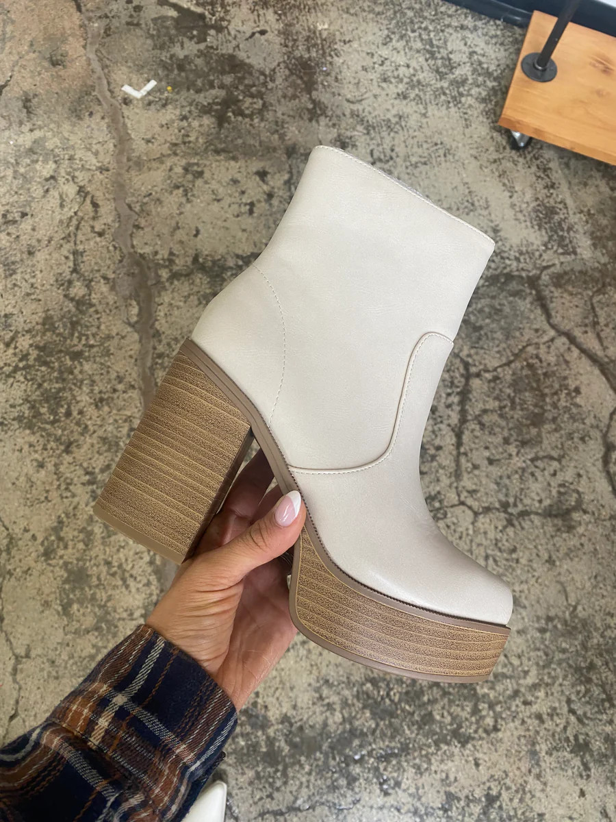 Kedge Chunky Platform Boots- Light Beige | Willow Boutique