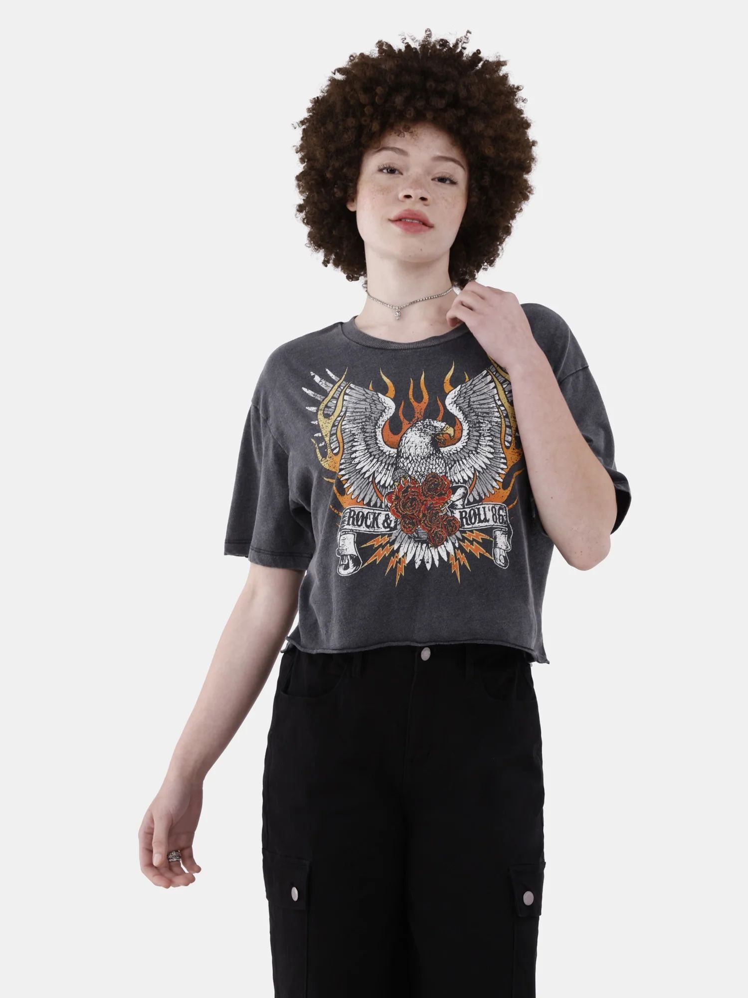 No Boundaries Boxy Cropped Graphic Tee with Short Sleeves, Women's | Walmart (US)