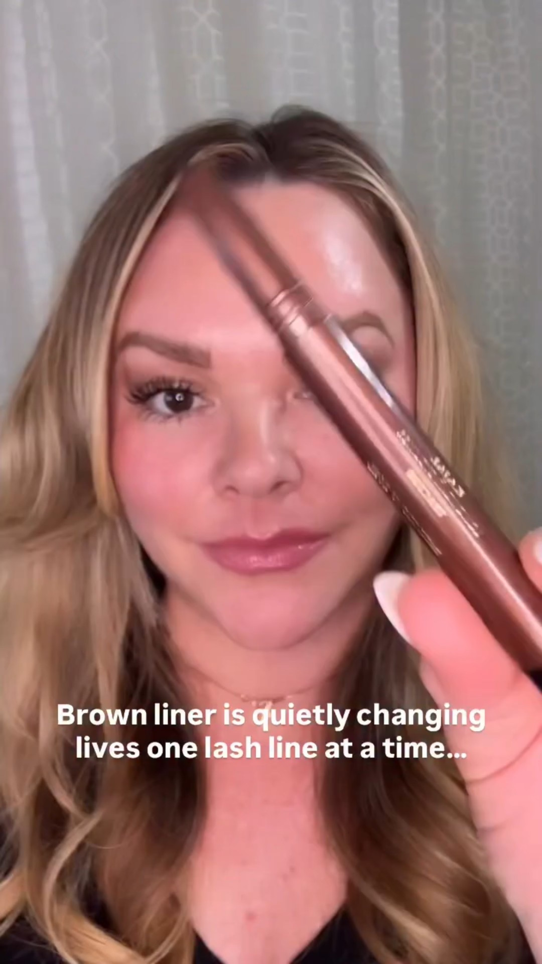 Are you a fan of brown liner?! 
•
•
•
Longwear Eyeliner/Easy makeup/ Brown eyeliner 
#LauraGellerBeauty #LauraGellerAmbassadors #KajalEyeliner