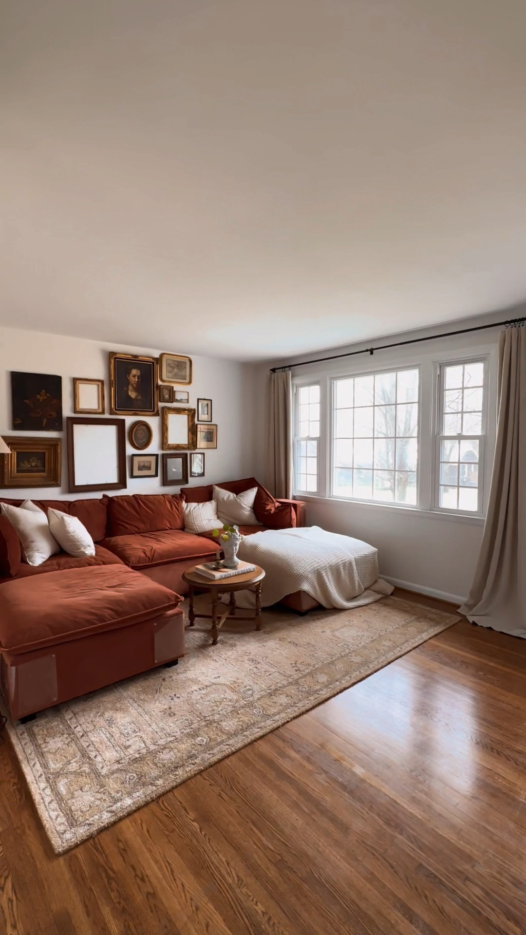 Living room details!

#livingroom #livingroomdecor #homedecor #velvetsofa #velvetsectional #albanypark #parisiandecor

#LTKunder100 #LTKFind #LTKhome