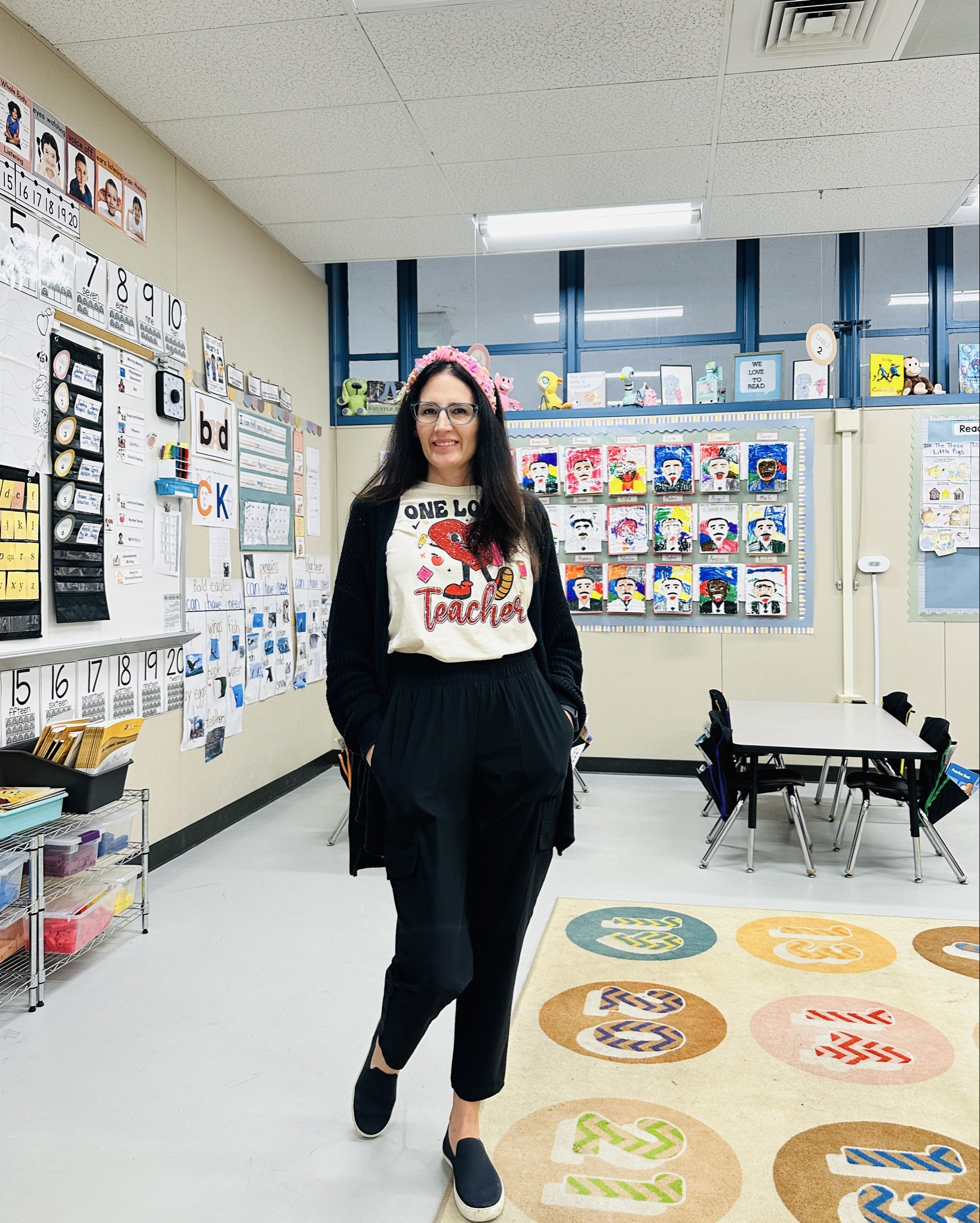 I love these new cropped pants from Old Navy. They perfect for the classroom! Of course the holiday called for a conversation heart headband! 

#LTKStyleTip #LTKOver40