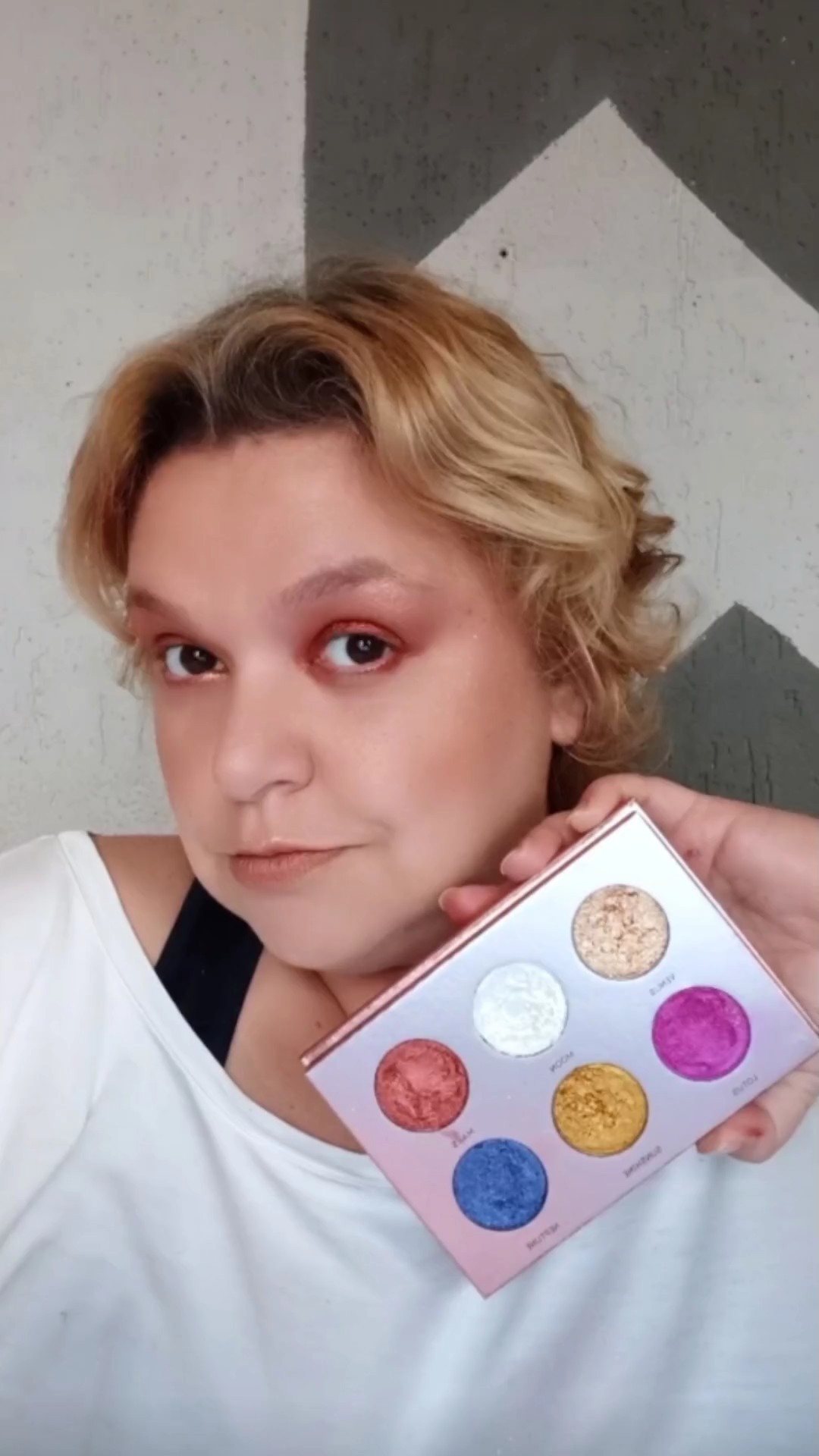 Quem é apaixonada por maquiagens em tons terrosos??Dessa vez fiz uma maquiagem mais noite com a paleta "let it shine" da Mari Saad com a Oceane. É super pigmentada, as sombras são macias, esfumam super bem e tem cores lindas!#maquiagem 

#LTKbrasil #LTKbeleza
