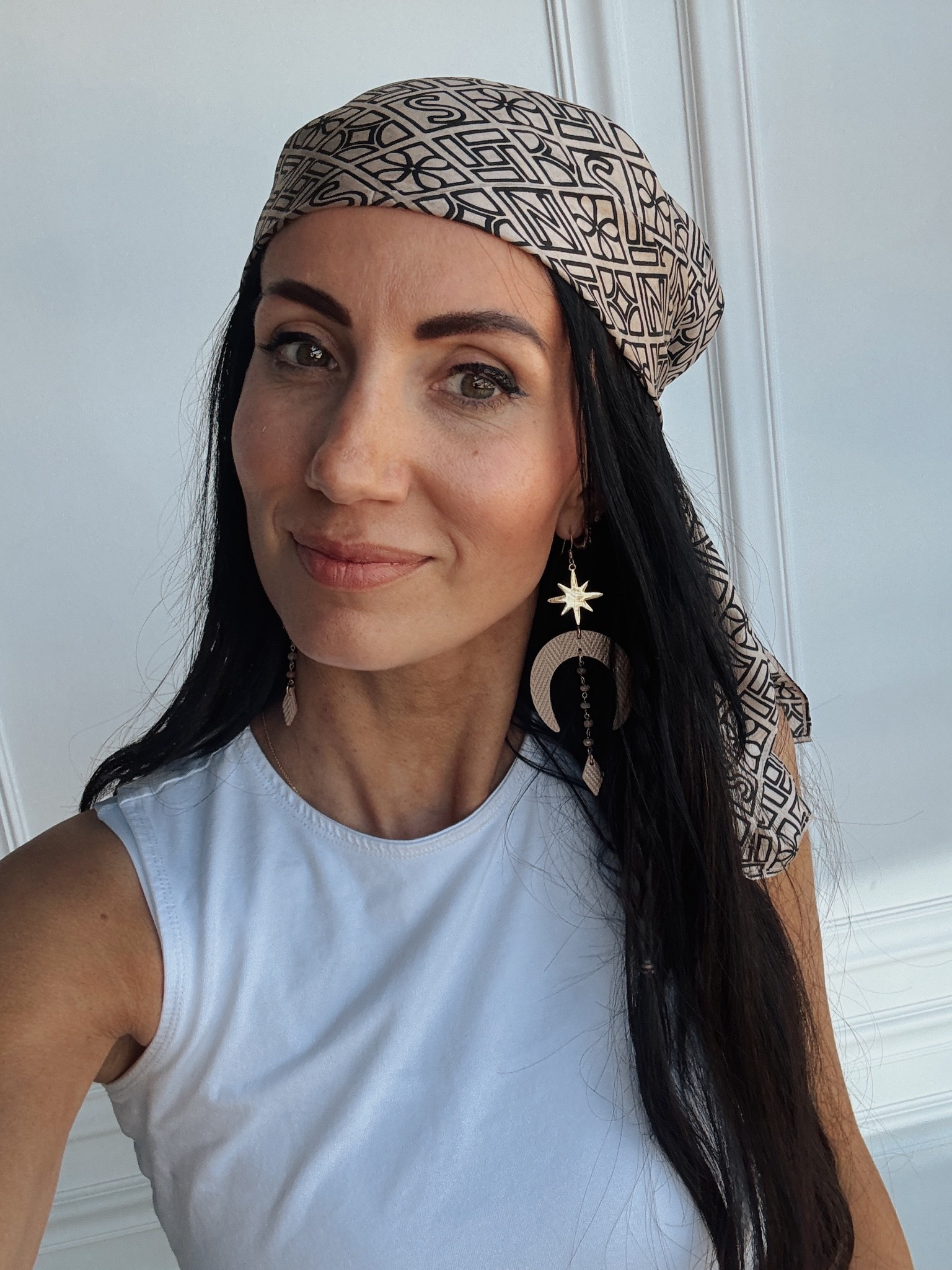 Boho summer look- these big earrings make the whole fit
