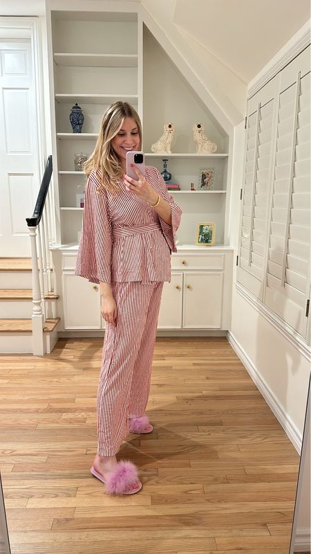 I am wearing a medium this kimono set! I sized up for the bump so it is maternity friendly! This is so soft and I love that I can wear this around the house to lounge in or as pajamas! 

#LTKbump
