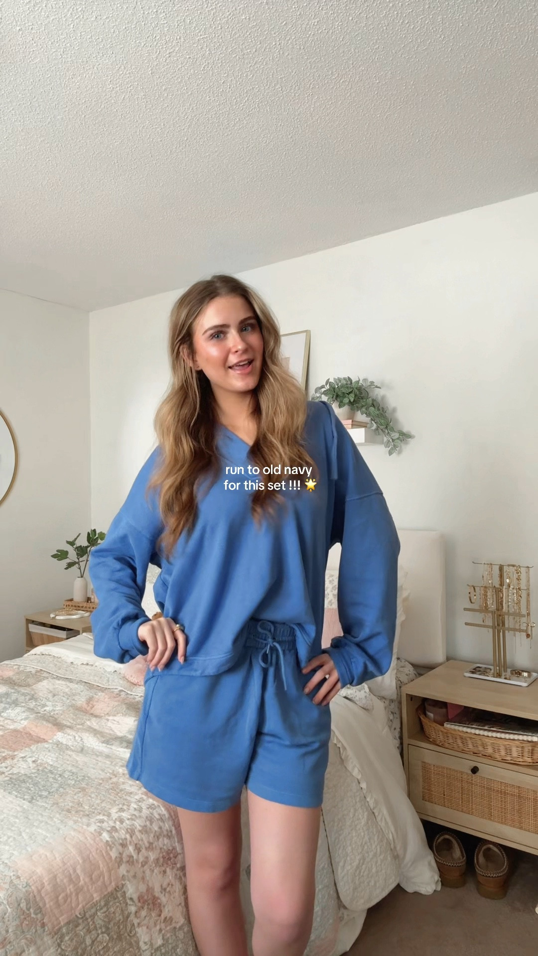 wearing a size medium in the hoodie and size xs in the shorts! 💙