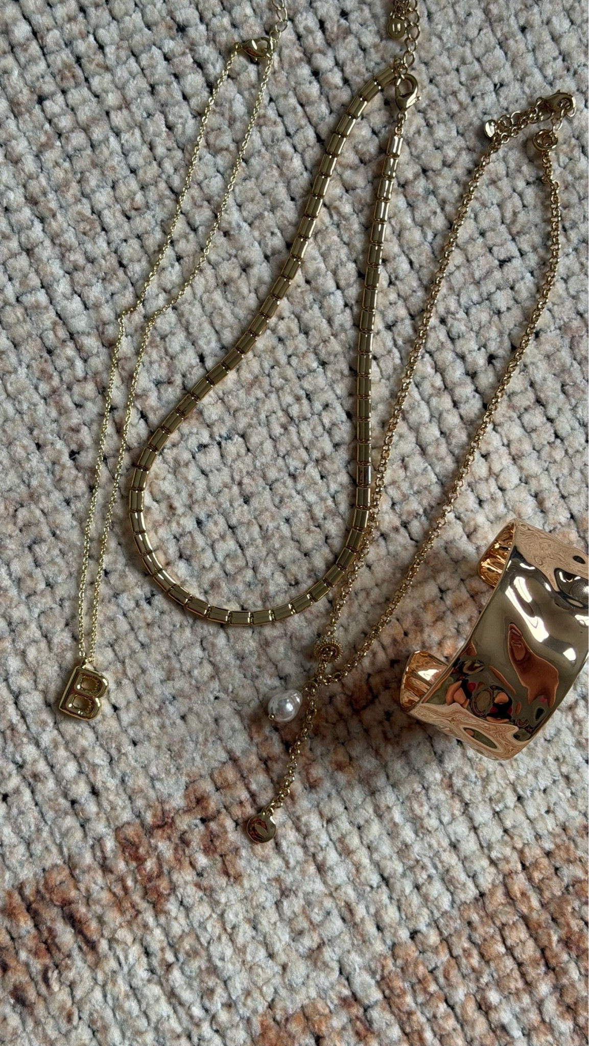 The BEST gold jewelry 🍯


Gold jewelry, cute jewelry stack

#LTKdayinmylife #LTKgrwm #LTKootd