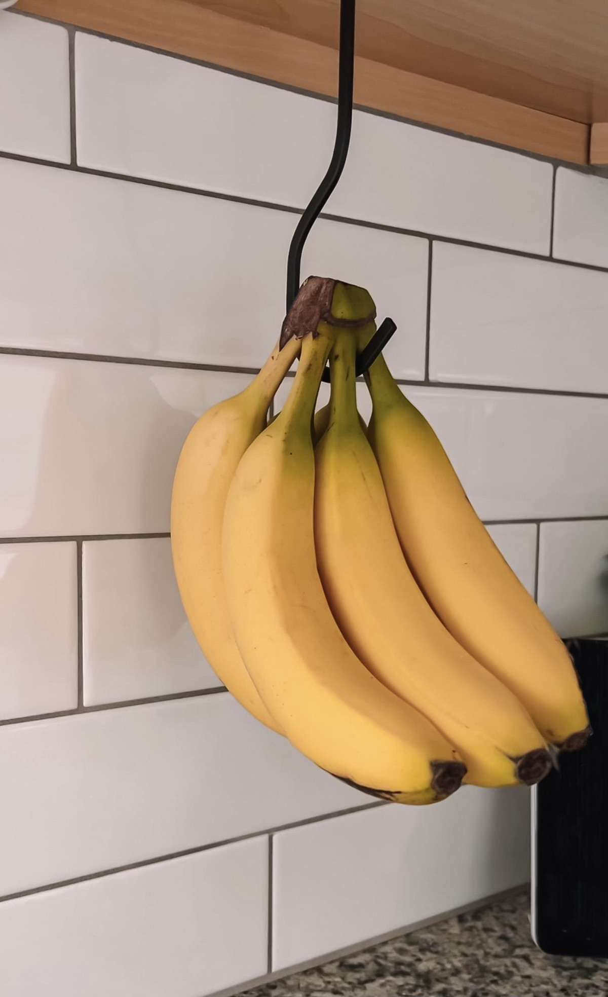 No-drill under cabinet banana hook for banana storage that can be tucked away magnetically when not in use. Hangs with bananas when needed, completely out of sight when not. Minimal living aesthetic at its finest.

#LTKHome #LTKFindsUnder50